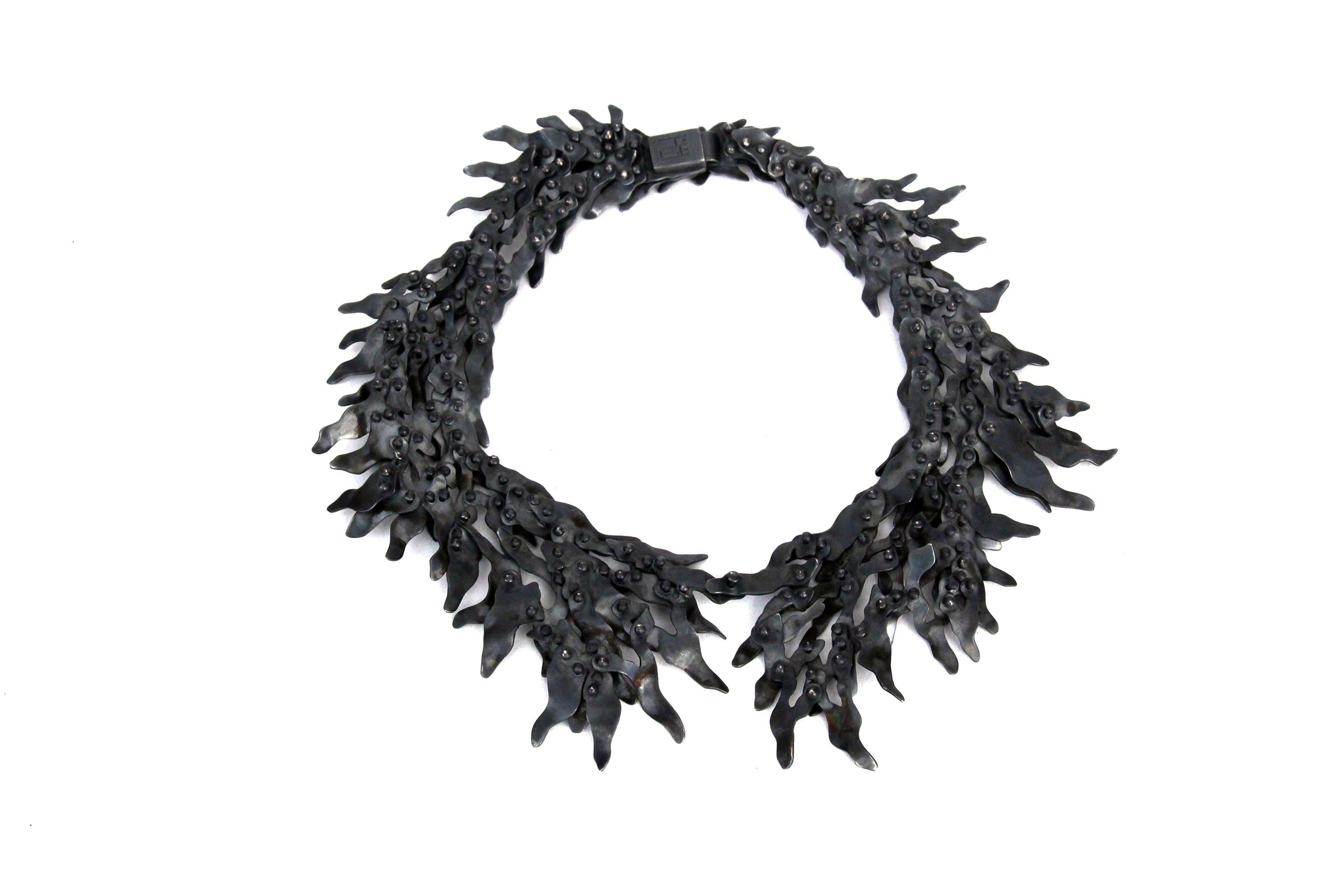 Halskette „Black Algae“ aus oxidiertem Silber von Romoherrera für Damen oder Herren im Angebot