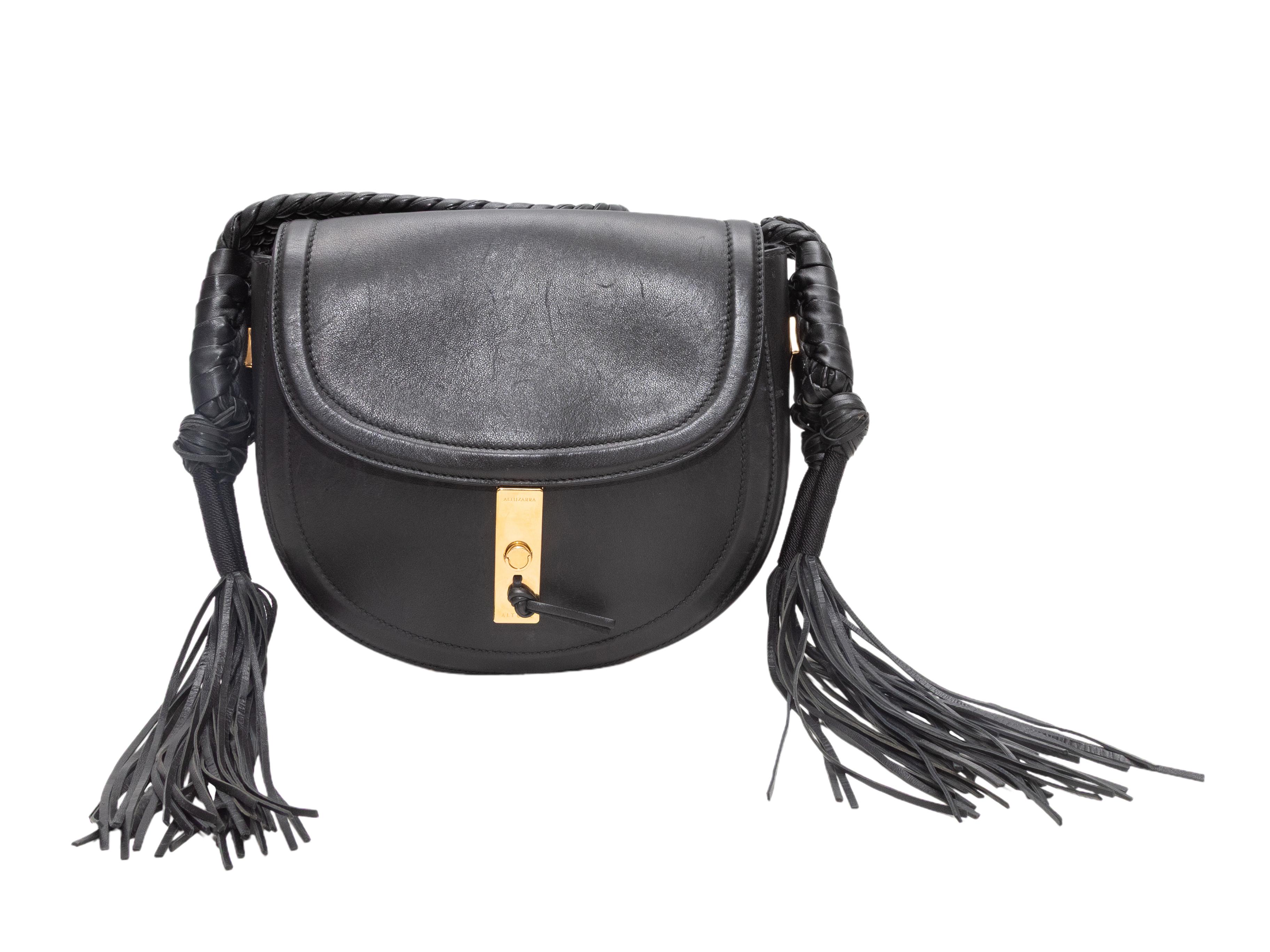 Schwarze Altuzzara Ghianda Bullrope Satteltasche. Die Ghianda Bullrope Satteltasche hat einen Lederkorpus, goldfarbene Beschläge, einen geflochtenen Lederriemen, Quastenakzente an den Seiten und einen Klappverschluss vorne. 10