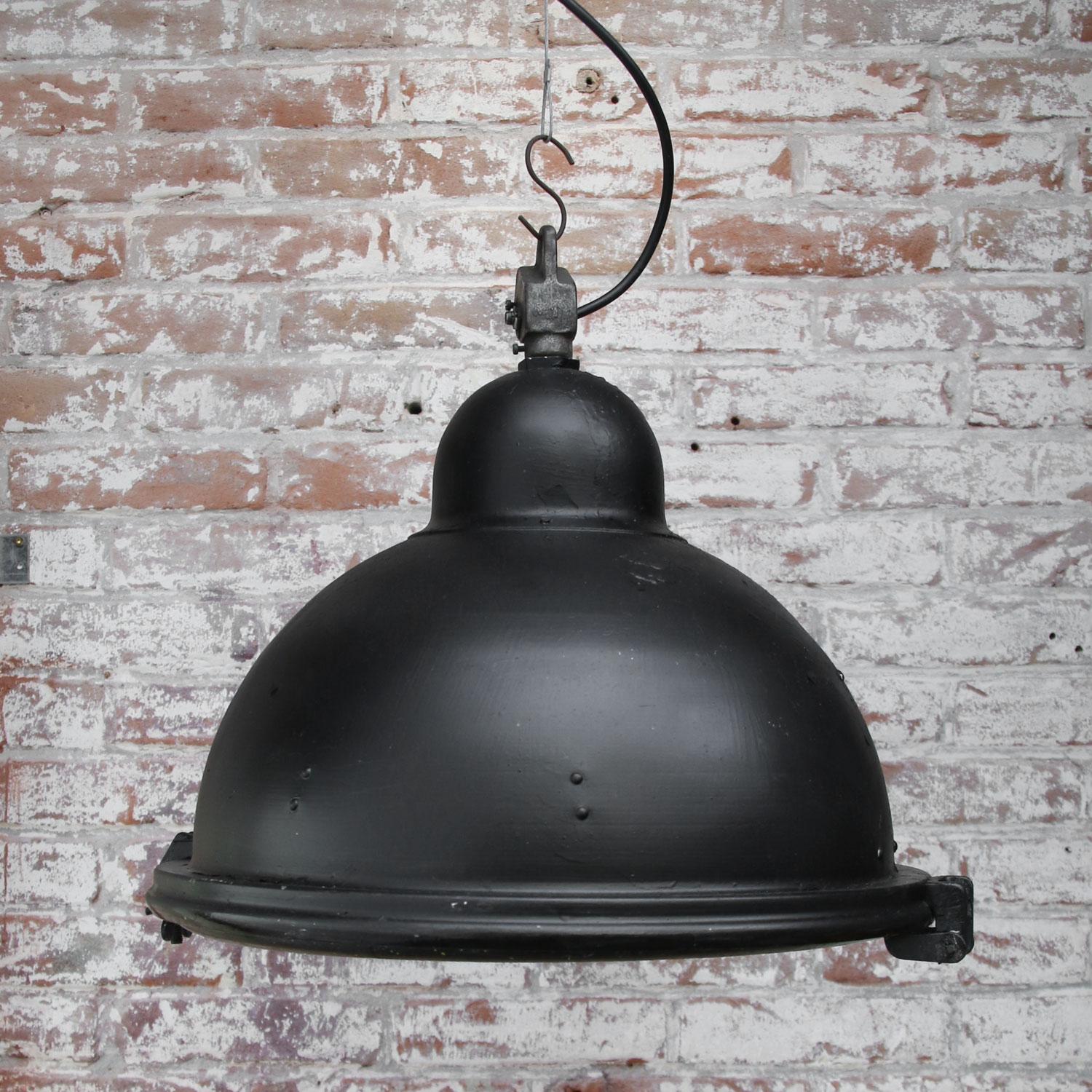 Black Aluminum Vintage Industrial Cast Iron Top Clear Glass Pendant Lights  In Good Condition For Sale In Amsterdam, NL