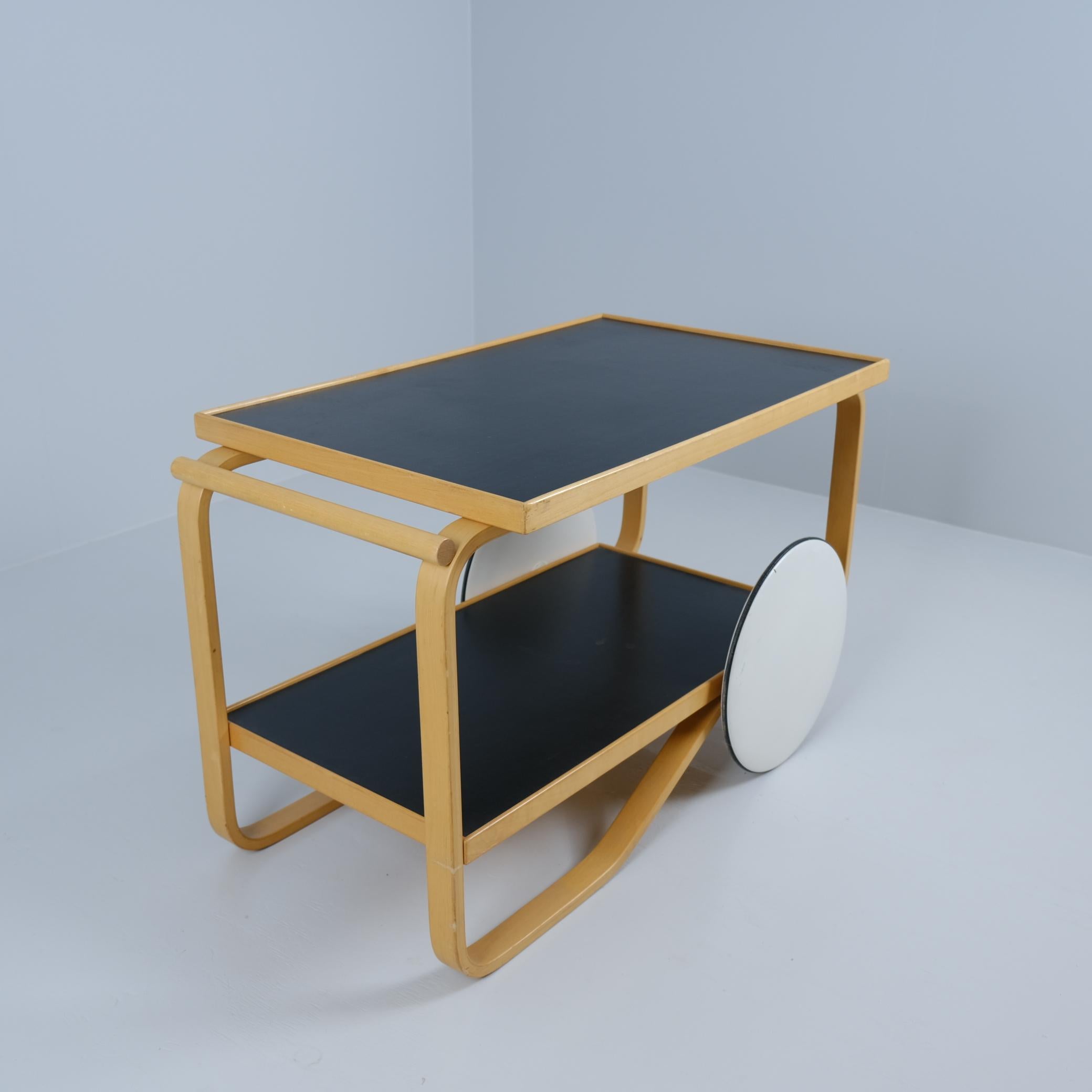 Carro negro para café y té Alvar Aalto Modelo 901, Abedul, Artek Años 60 Laminado en venta