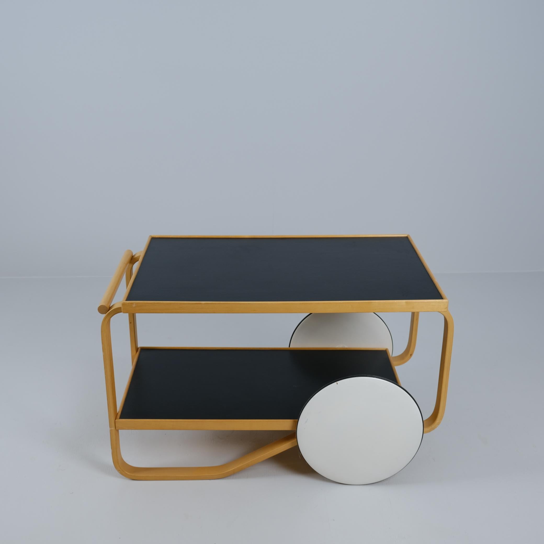 Carro negro para café y té Alvar Aalto Modelo 901, Abedul, Artek Años 60 Escandinavo moderno en venta