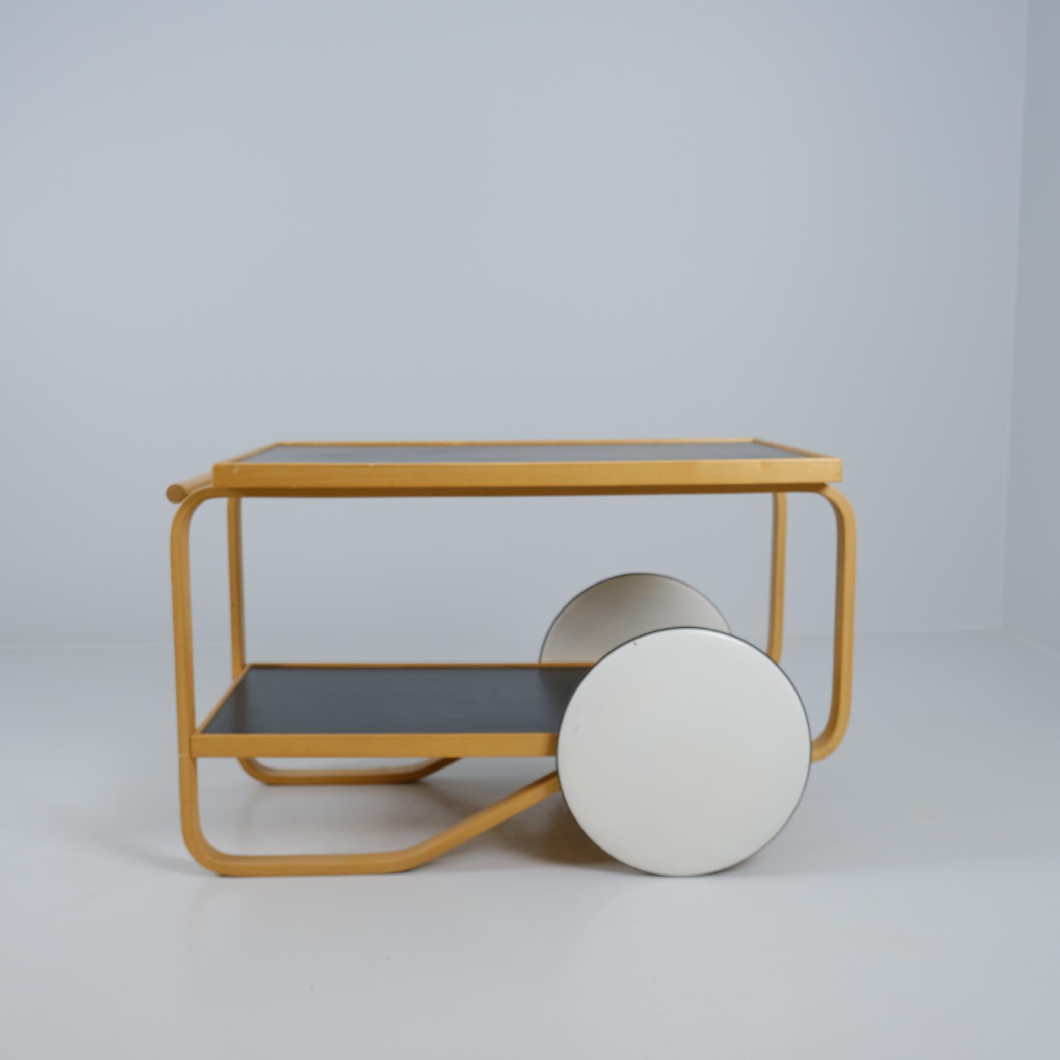 Carro negro para café y té Alvar Aalto Modelo 901, Abedul, Artek Años 60 Finlandés en venta