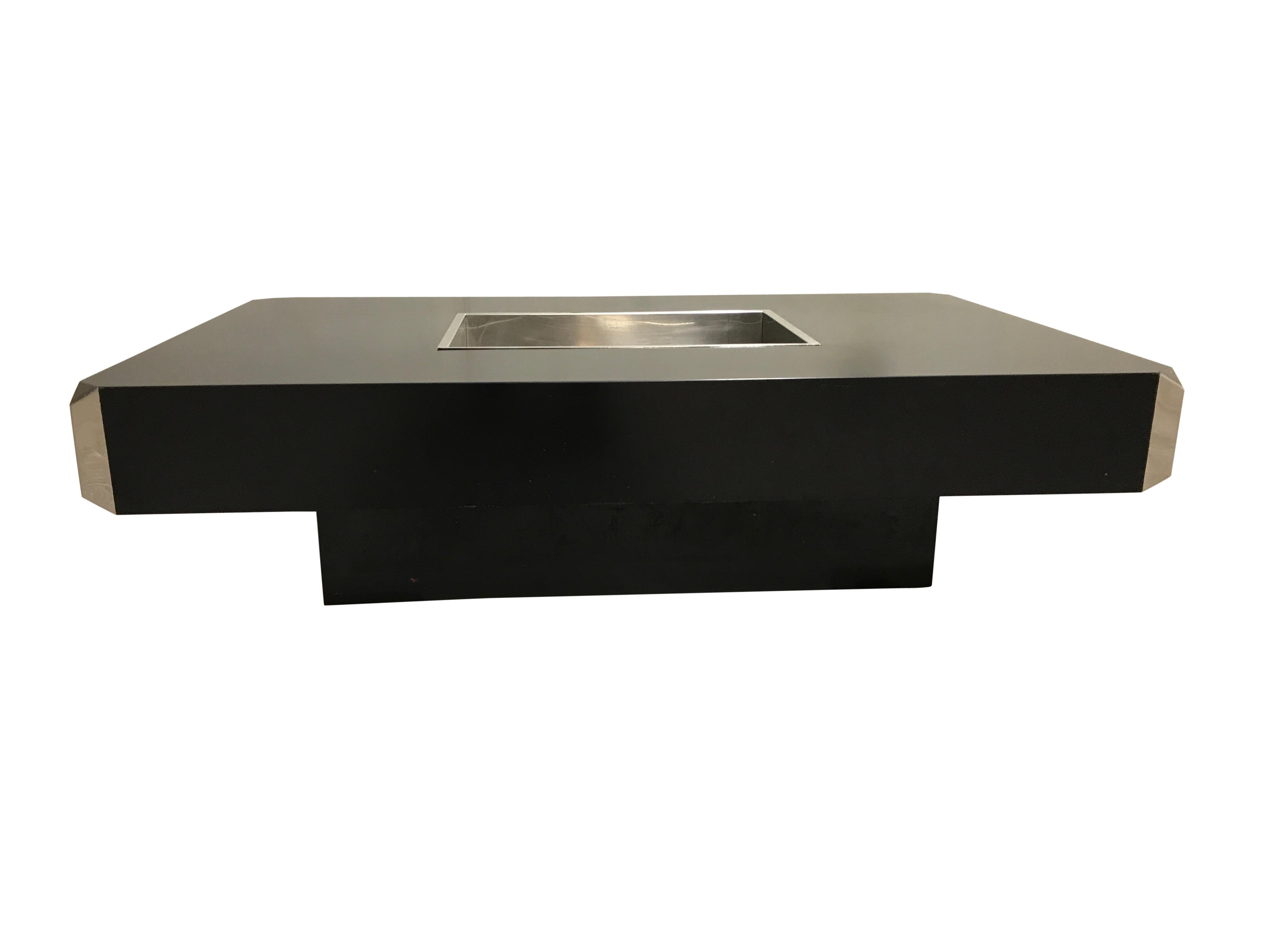 Luxurious bar coffee table made from black lacquered wood designed by Willy Rizzo.

The table is in good condition with very minor user traces.

This table fits well in today's interiors thanks to its luxurious and timeless appeal.

1970s,
