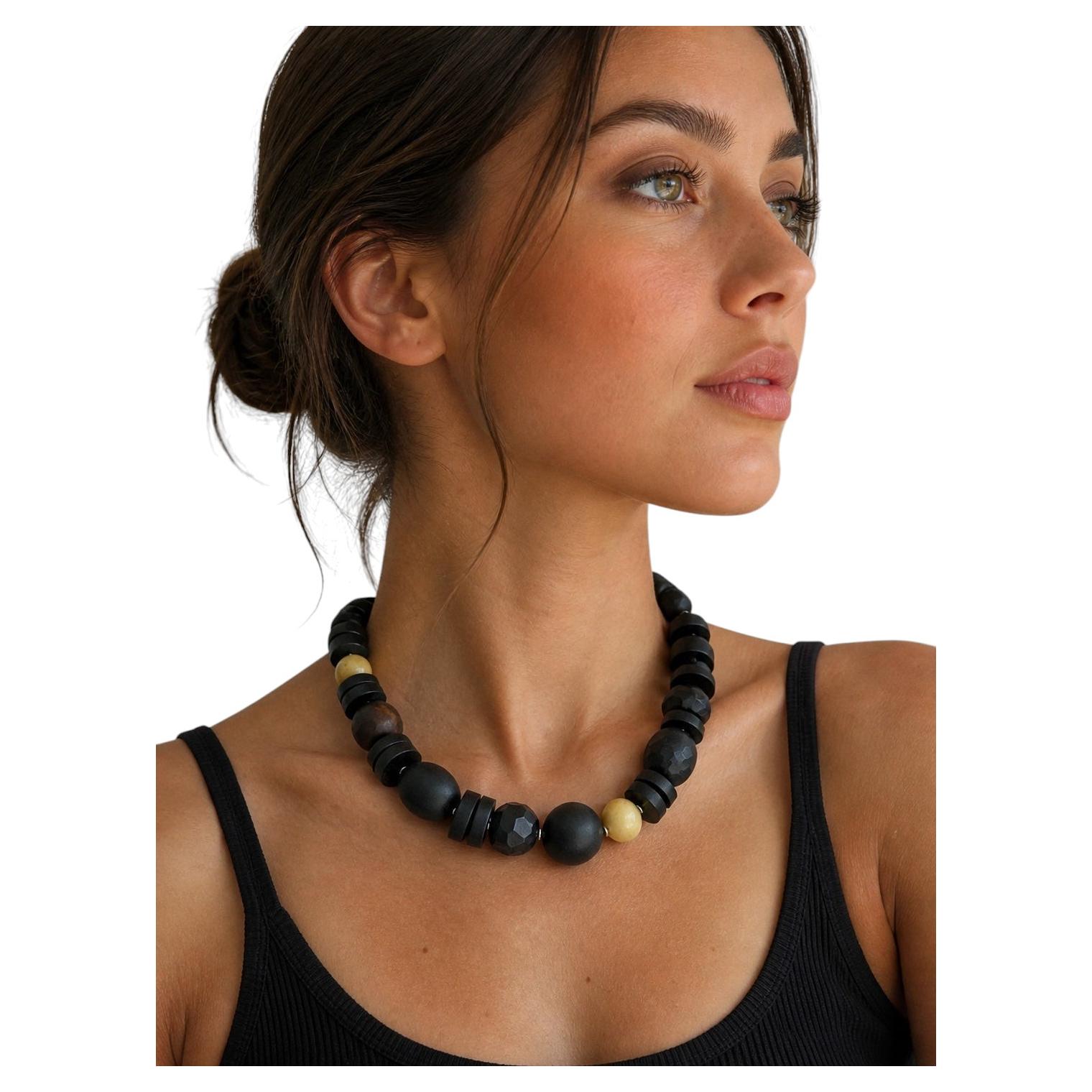 Collar de cuentas de ámbar negro, de 20" de largo con cierre de plata de ley en venta