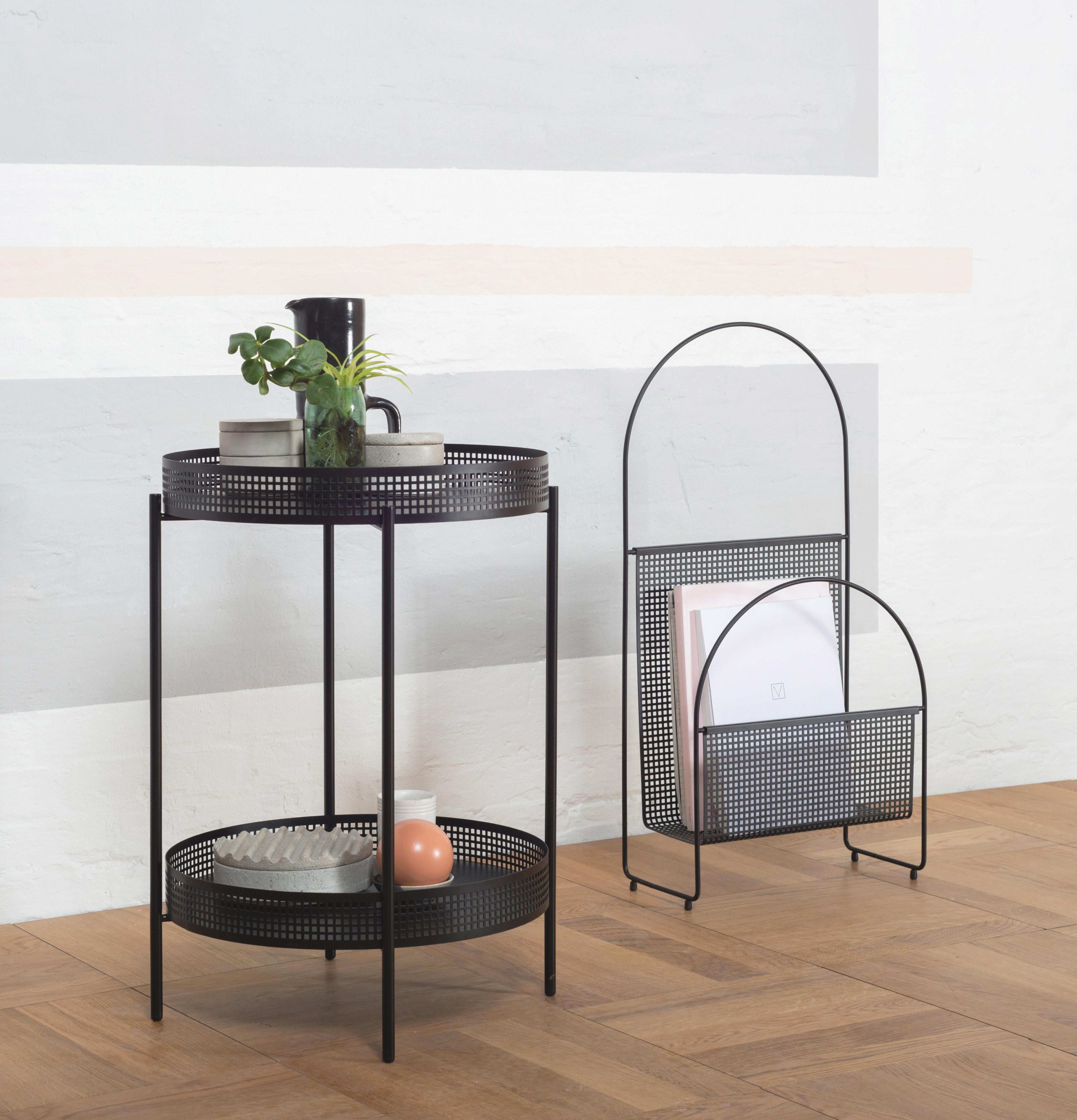 Postmoderne Table d'appoint Ami noire par Design/One en vente