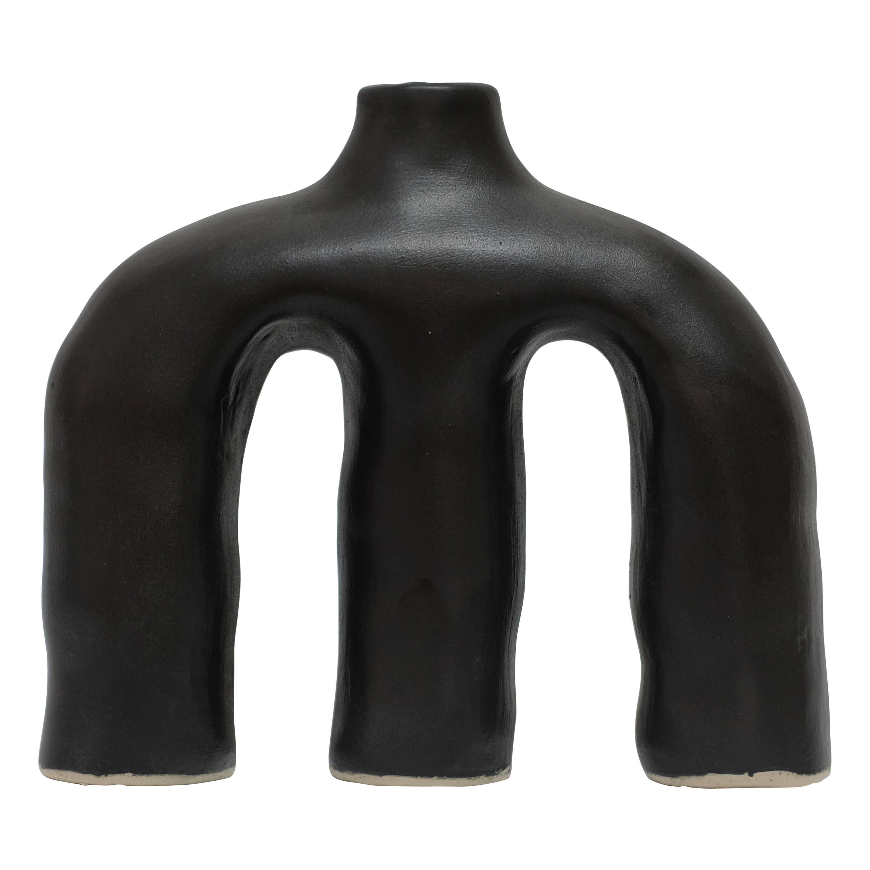Black Anatomía Sutil Stoneware Vase by Camila Apaez For Sale