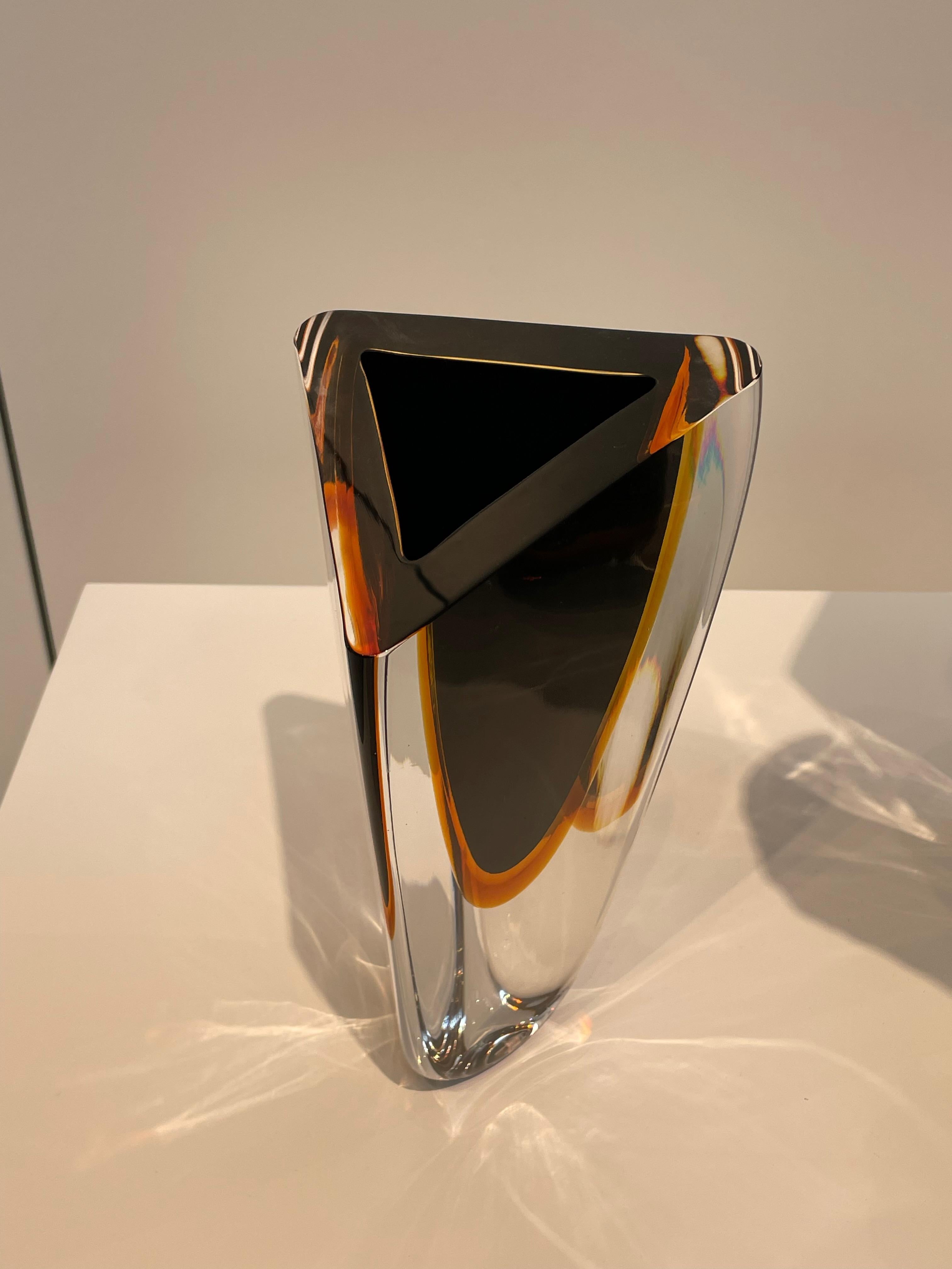 Vetro Vaso di vetro nero e ambrato, Brasile, Contemporary in vendita