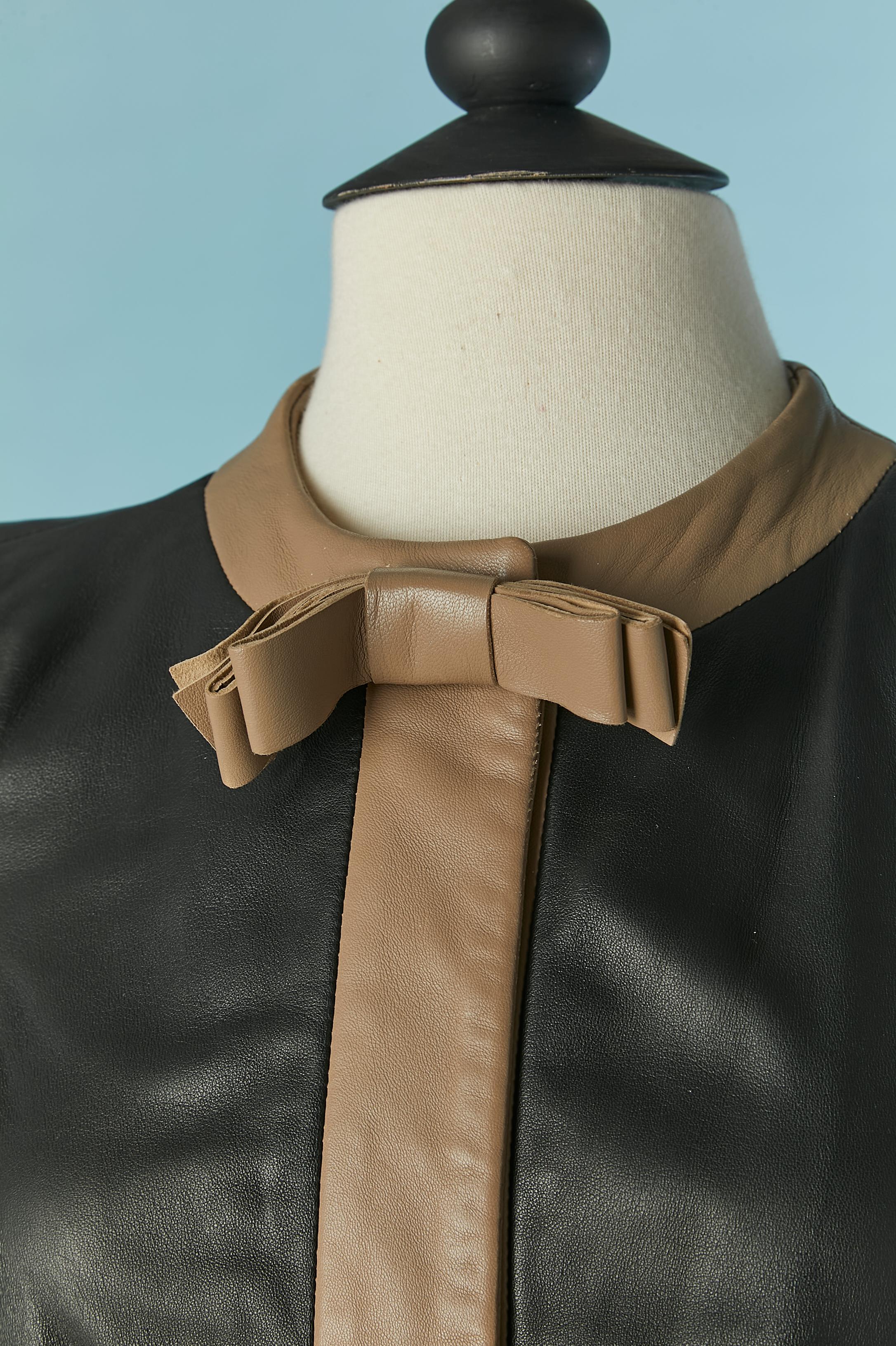 Black and beige lambskin leather jacket with pocket and bow. Rayon lining. Zip closure ( with double zip puller) + snap on the middle front. Bow on the sleeve as well + split ( lenght= 11cm) 
SIZE 40(It) 36 (Fr) 6 (Us) S 
