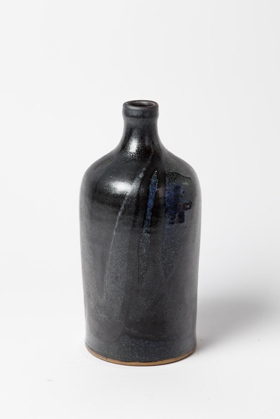 Black and blue 20th century design ceramic vase or bottle signed circa 1970 In Excellent Condition For Sale In Neuilly-en- sancerre, FR
