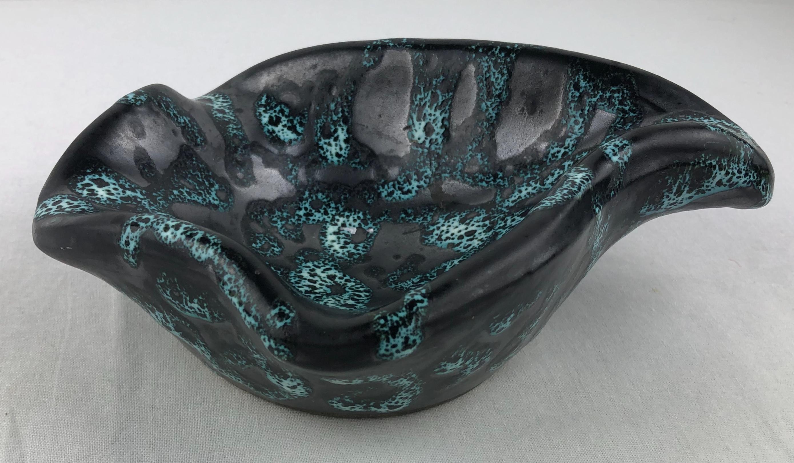 Franzsisch Midcentury Vallauris Keramik Schlsselhalter oder Vide Poche, blau glasiert (Französisch) im Angebot