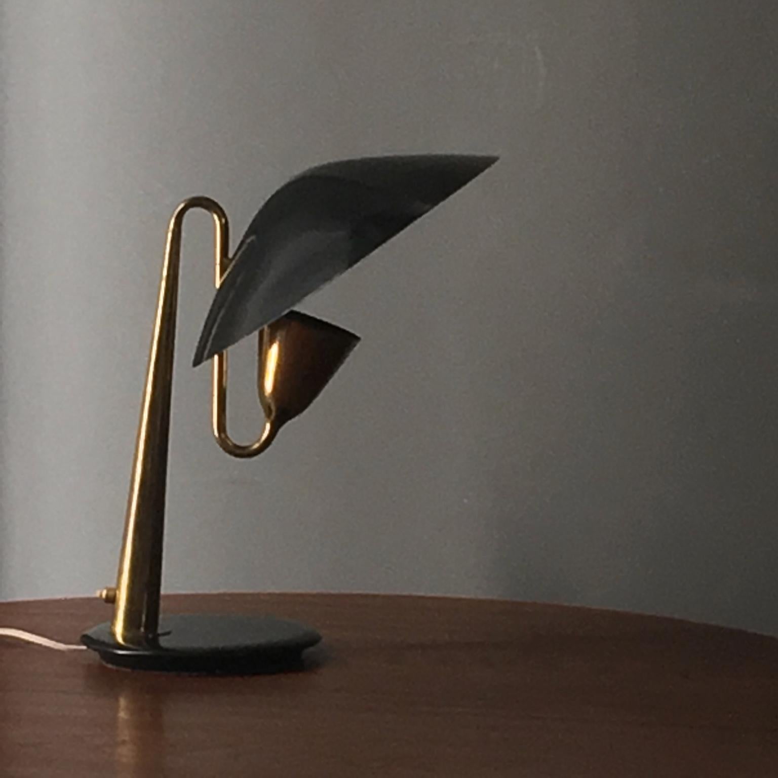 Black and Brass Desk Lamp Attributed to Giuseppe Ostuni for O-Luce, Italy, 1950s 4