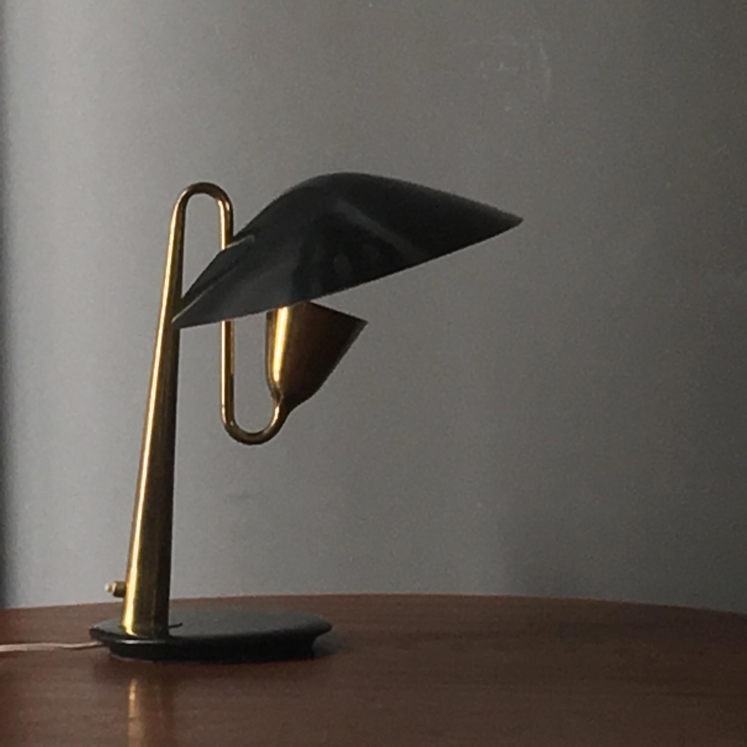 Black and Brass Desk Lamp Attributed to Giuseppe Ostuni for O-Luce, Italy, 1950s 5