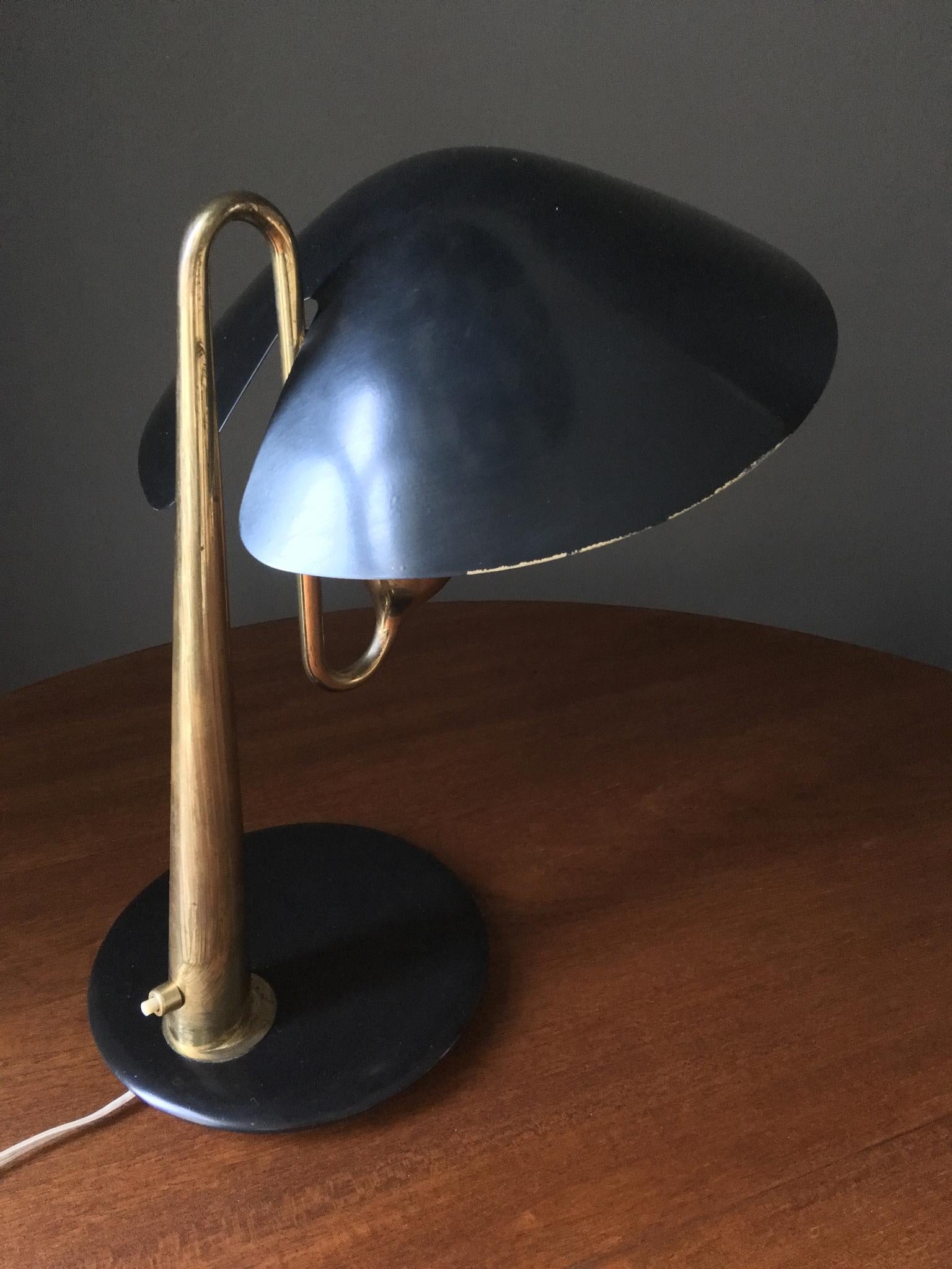 Mid-Century Modern Black and Brass Desk Lamp Attributed to Giuseppe Ostuni for O-Luce, Italy, 1950s