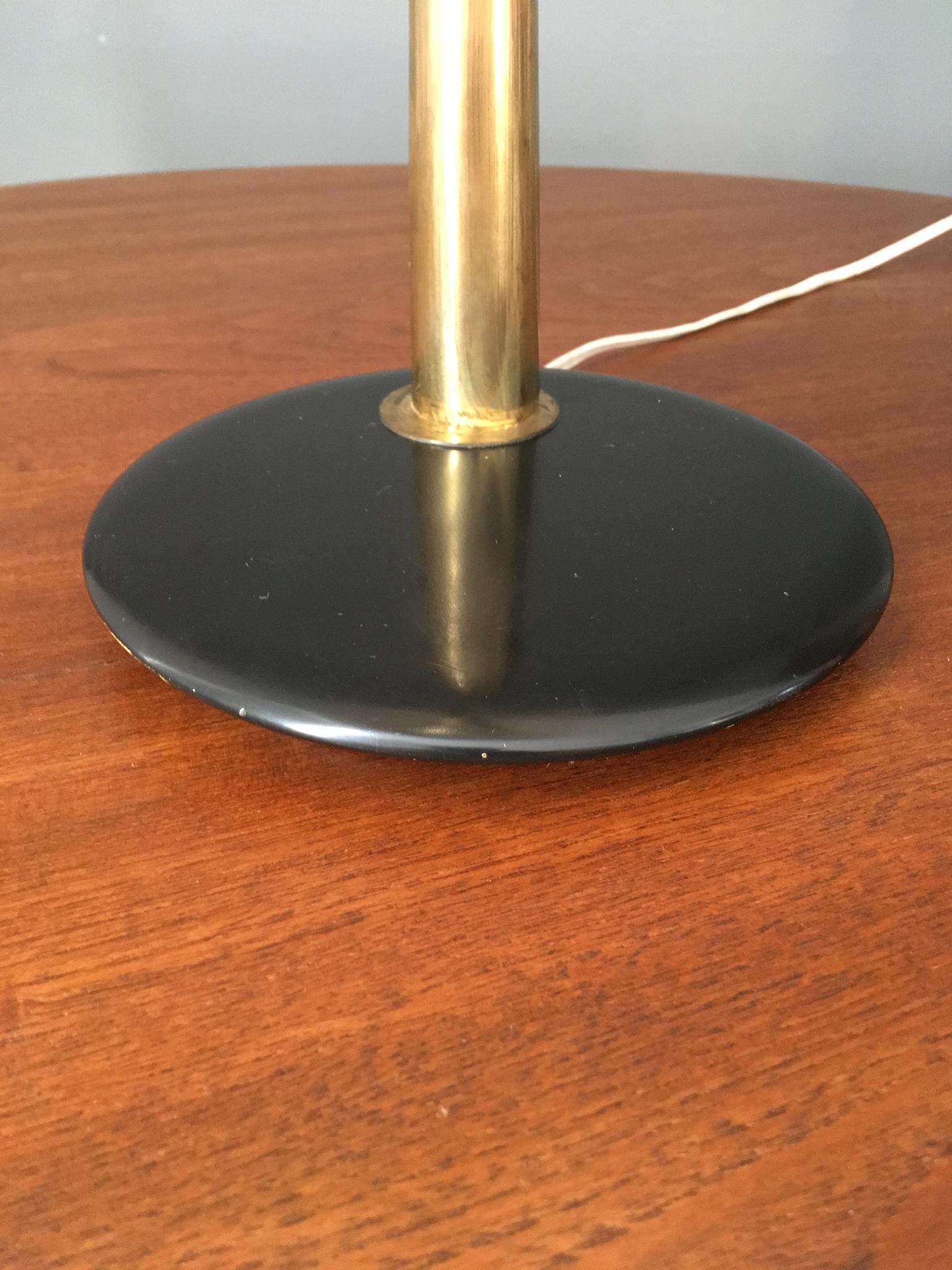 Black and Brass Desk Lamp Attributed to Giuseppe Ostuni for O-Luce, Italy, 1950s In Good Condition In London, GB