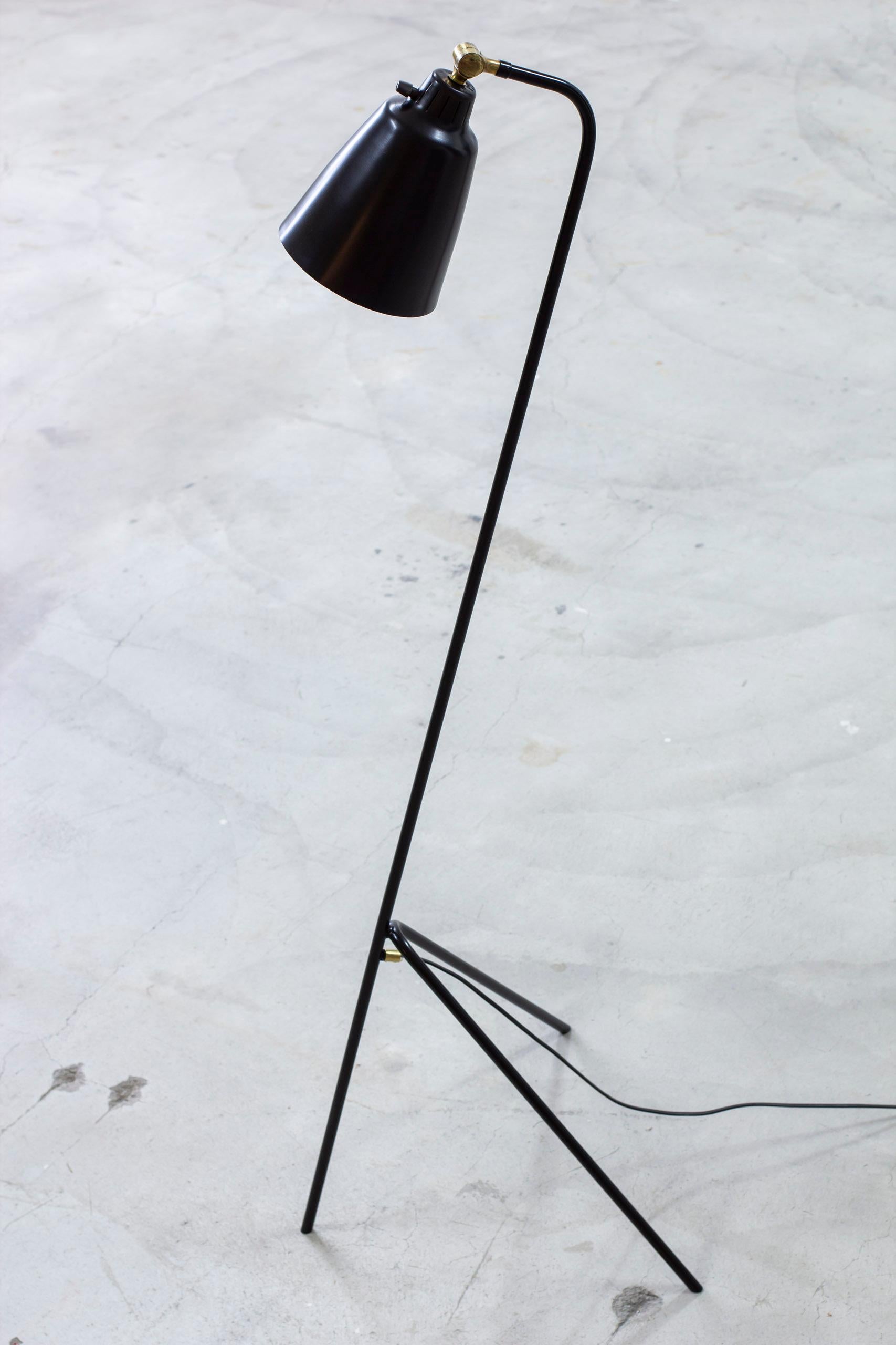 Swedish Black and brass floor lamp model 53701 by Uppsala Armaturfabrik, Sweden 1950s For Sale