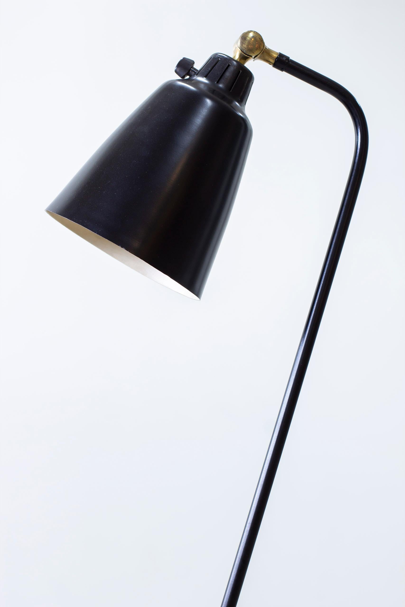 Mid-20th Century Black and brass floor lamp model 53701 by Uppsala Armaturfabrik, Sweden 1950s For Sale