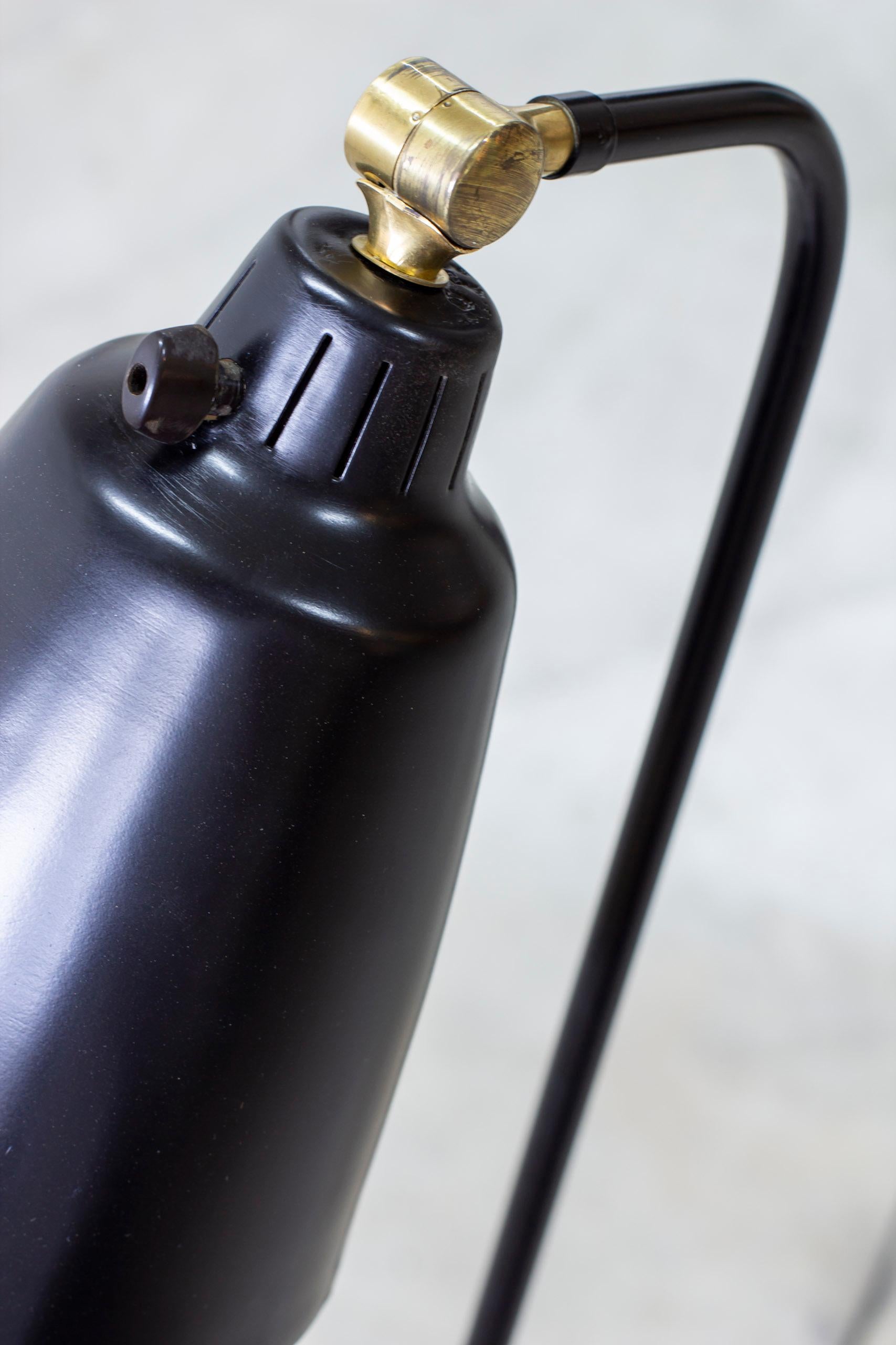 Black and brass floor lamp model 53701 by Uppsala Armaturfabrik, Sweden 1950s For Sale 1