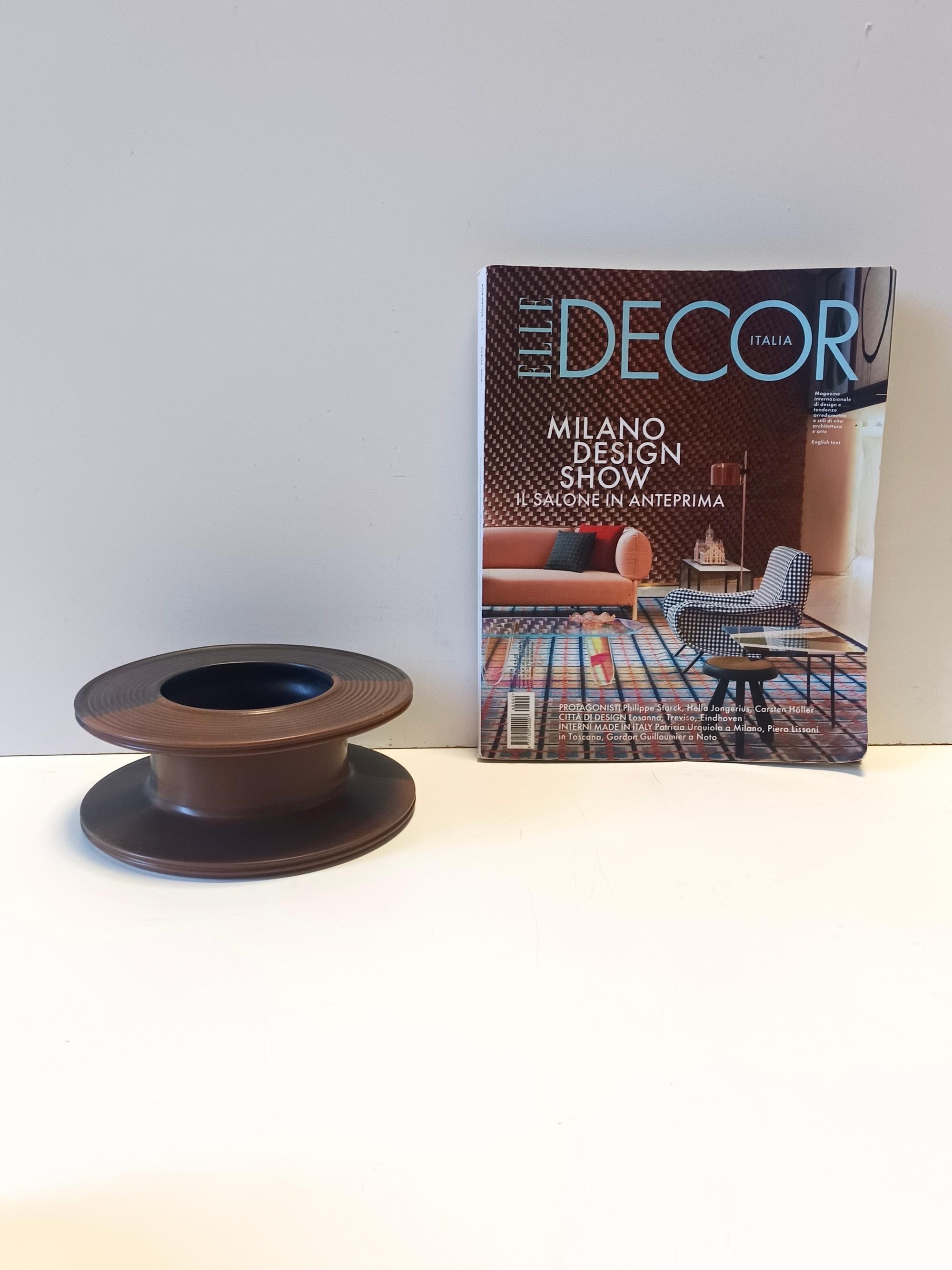 Pieza de cerámica negra y marrón pintada a mano por Franco Bucci, Italia Posmoderno en venta