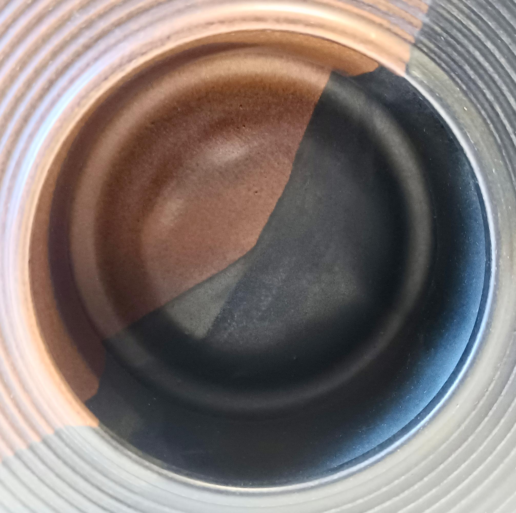 Pieza de cerámica negra y marrón pintada a mano por Franco Bucci, Italia Cerámico en venta