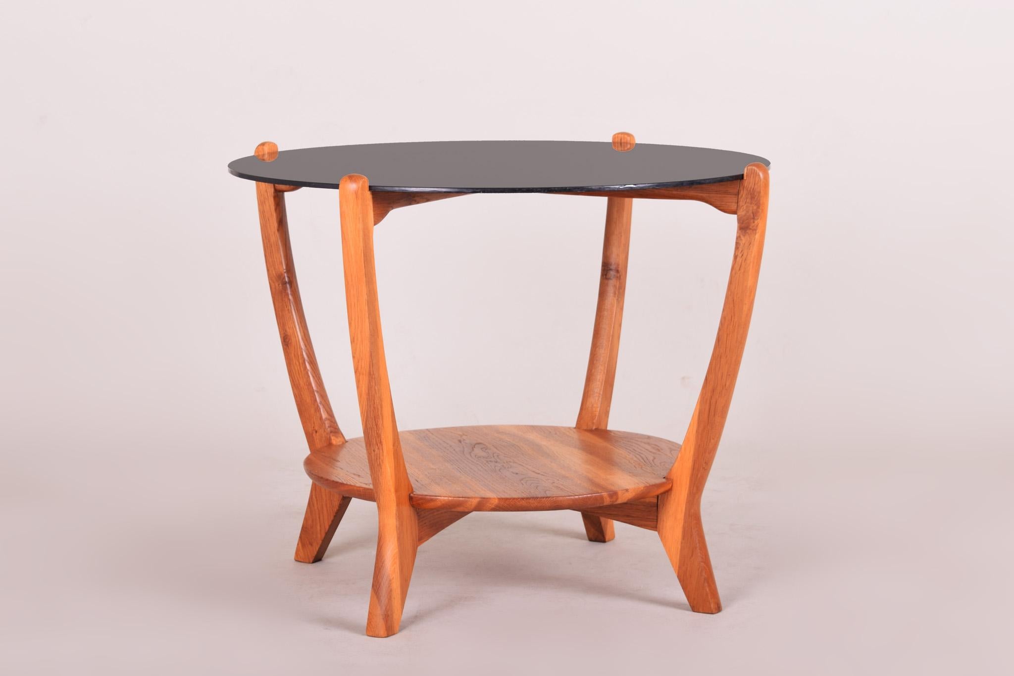Small table, Czech midcentury, material oak
Period: 1960-1969.