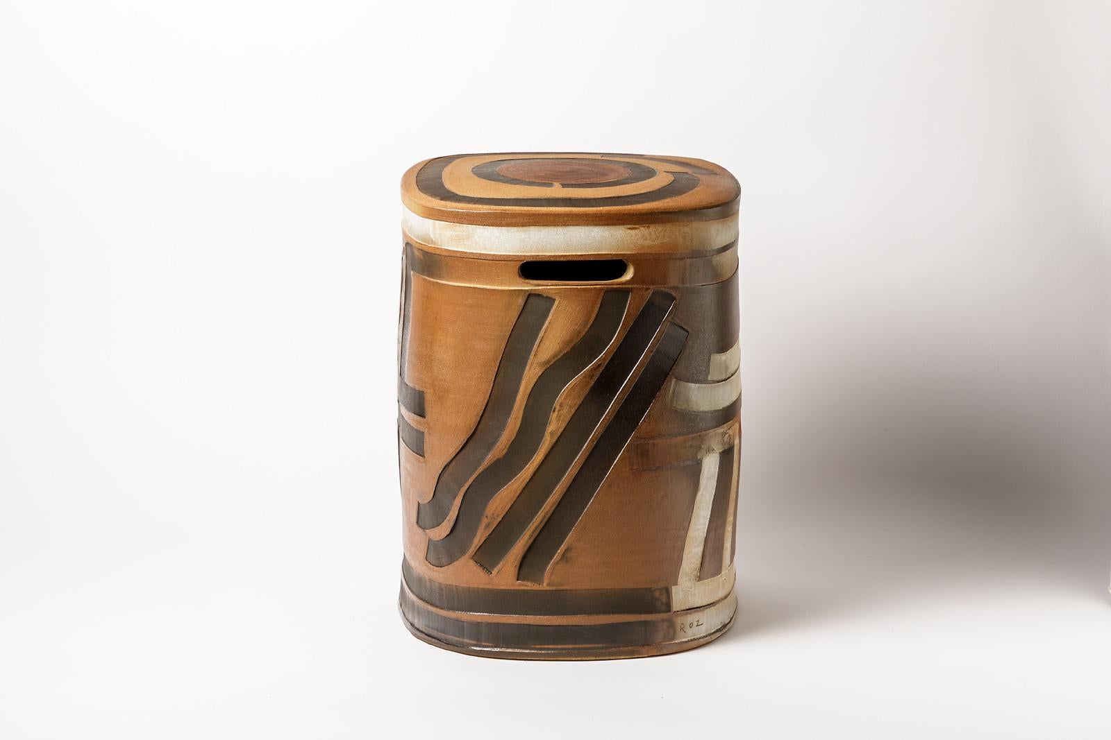Schwarzer und brauner Keramikhocker aus Steingut von Roz Herrin La Borne Table 11/11 (Französisch) im Angebot