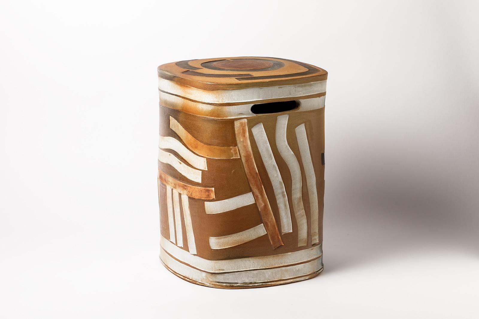 Schwarzer und brauner Keramikhocker aus Steingut von Roz Herrin La Borne Table 11/11 im Angebot 1