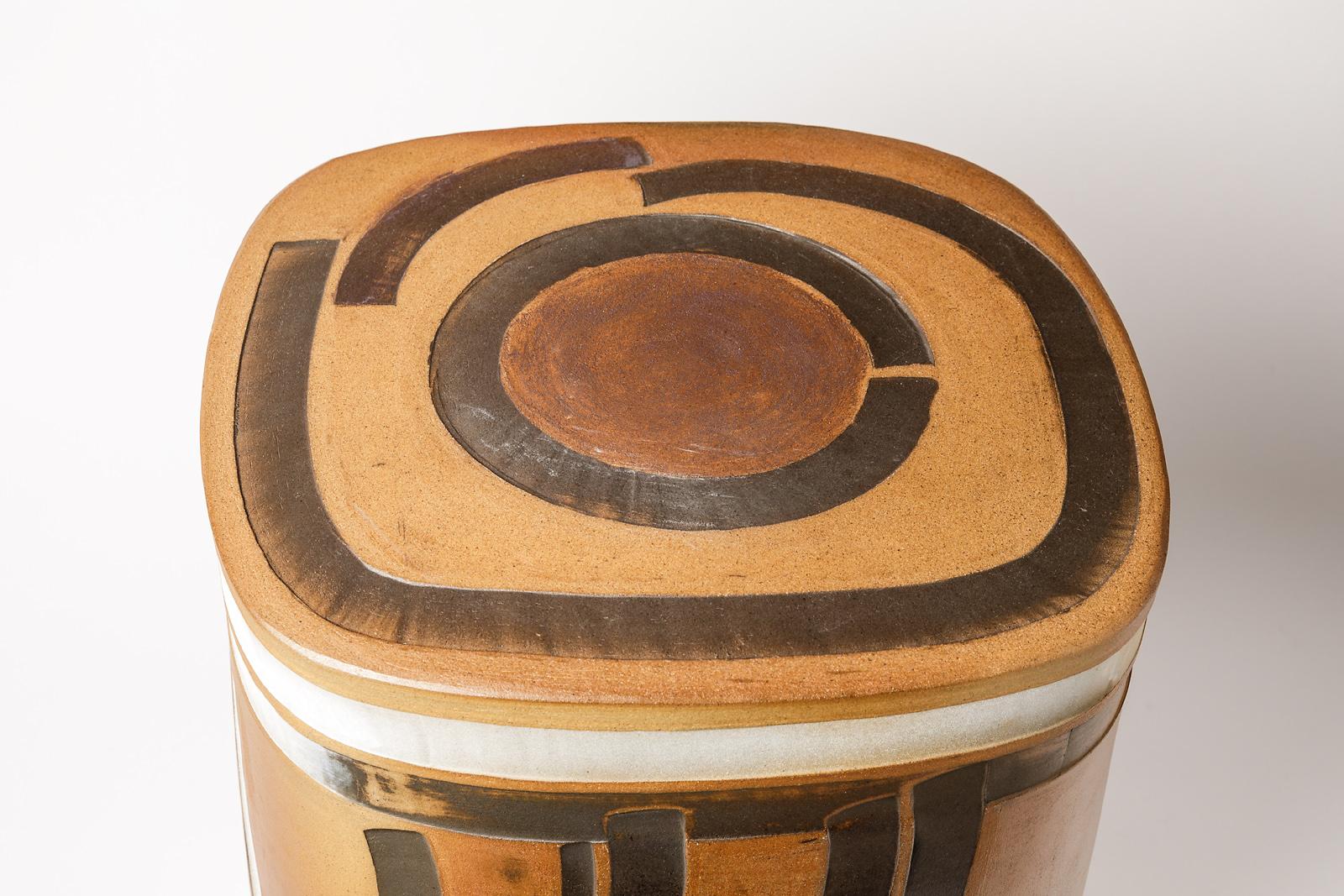Céramique Tabouret en céramique en grès noir et brun par Roz Herrin La Borne Table 11/11 en vente