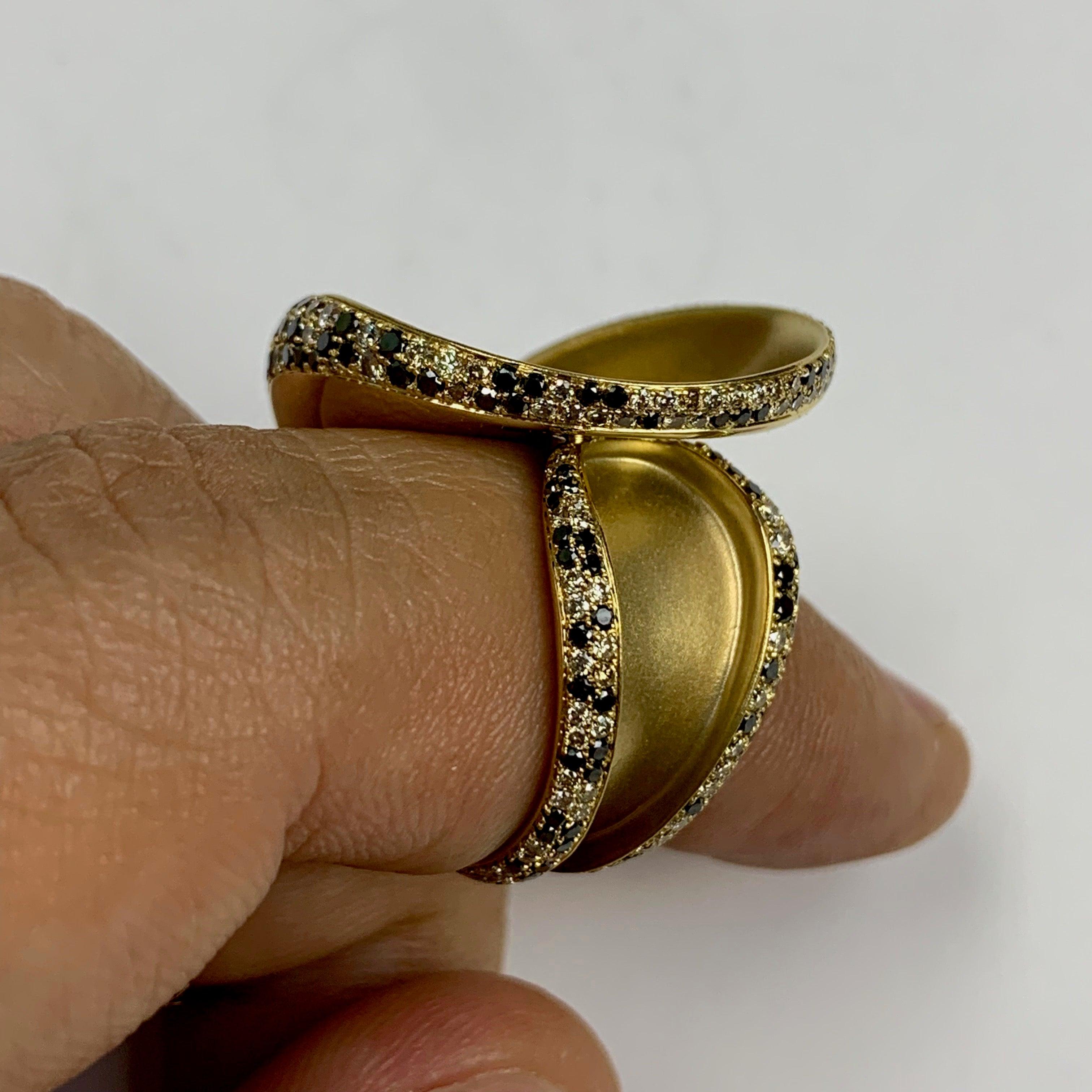 For Sale:  Black and Champagne Diamond 18 Karat Yellow Gold Ring 8