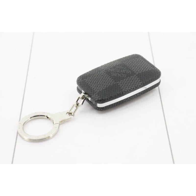 Black and charcoal Damier Graphite coated canvas Louis Vuitton Astropill key holder with silver-tone hardware, logo-engraved O-ring and push light-up.
 

64972MSC

Length: 5.5