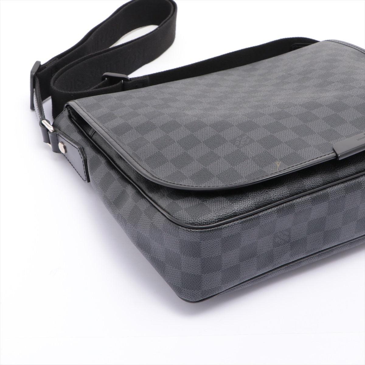 Black and charcoal Damier Graphite coated canvas Louis Vuitton Daniel MM In Fair Condition For Sale In Irvine, CA