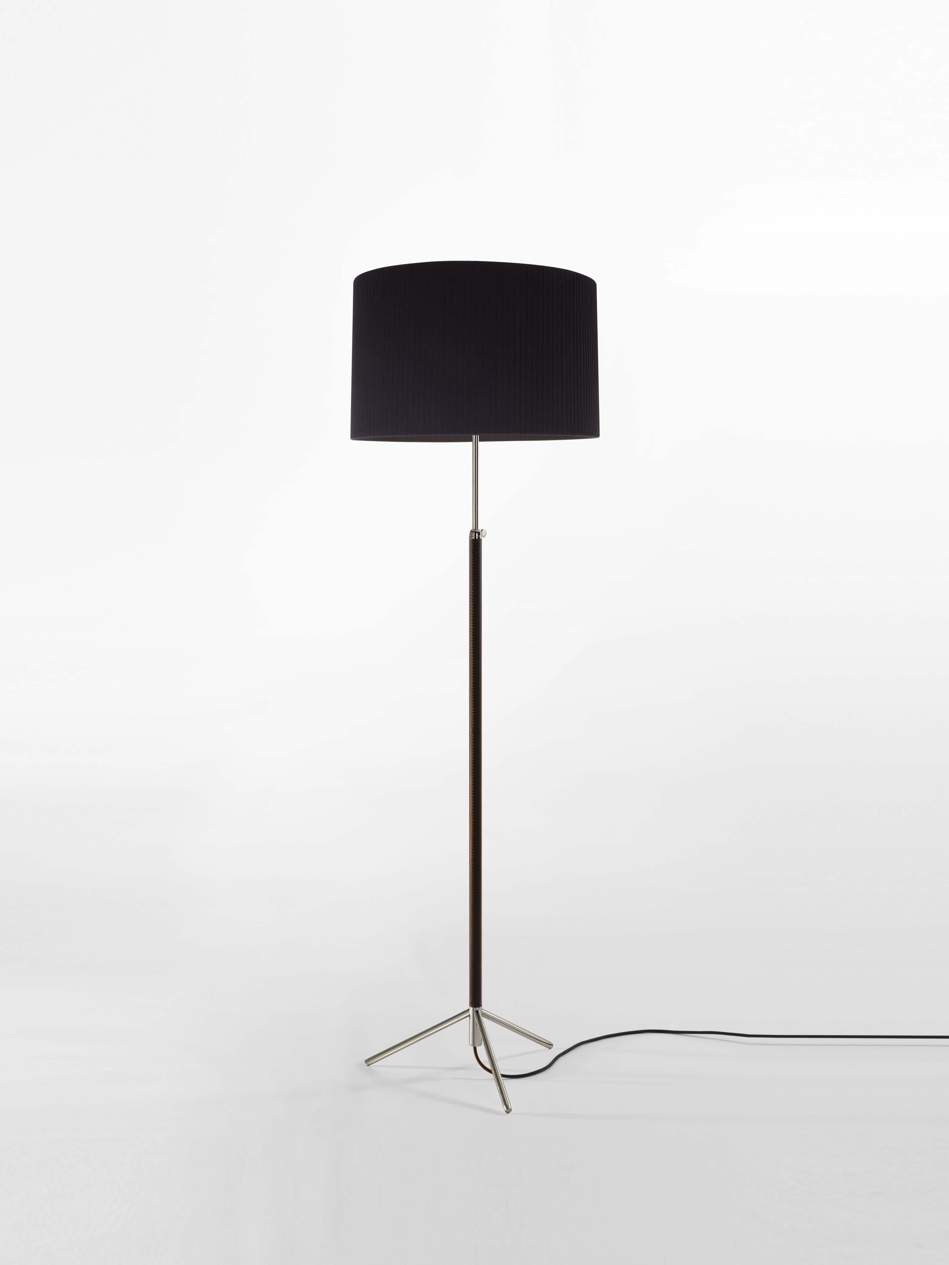 Black and chrome Pie de Salón G2 floor lamp by Jaume Sans
Dimensions: D 45 x H 120-160 cm
Materials: Metal, leather, ribbon.
Available in chrome-plated or polished brass structure.
Available in other shade colors and sizes.

This slender