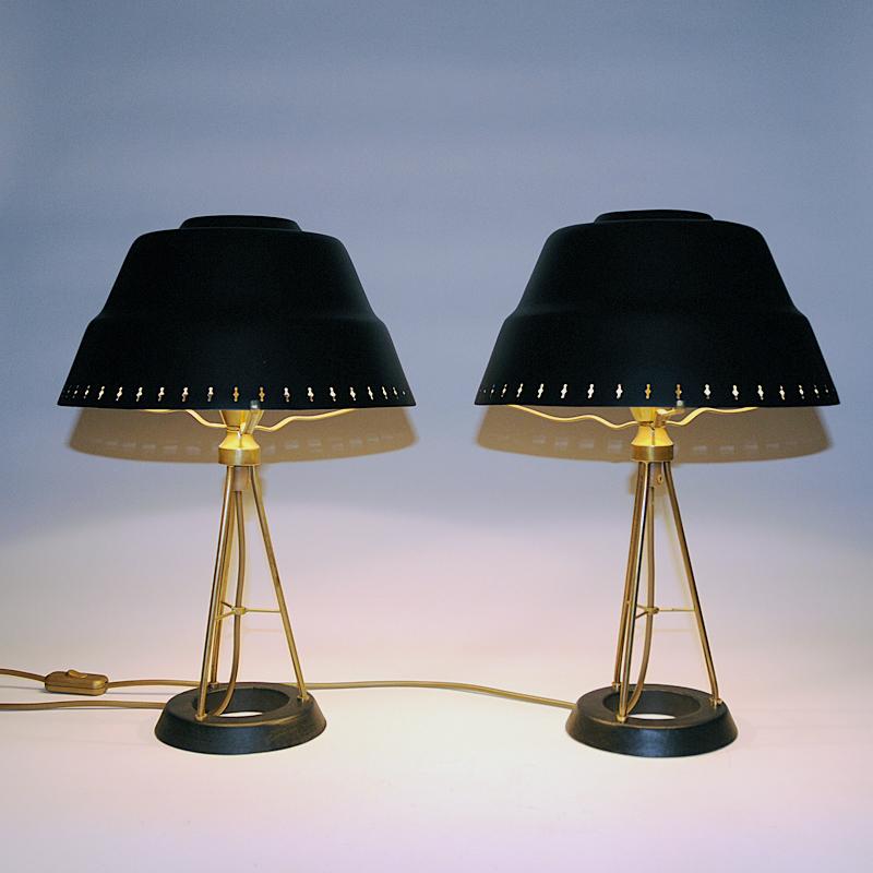 Schwarzes und klassisches Paar Tischlampen aus Metall von Uppsala Armaturfabriks 1950s (Schwedisch) im Angebot