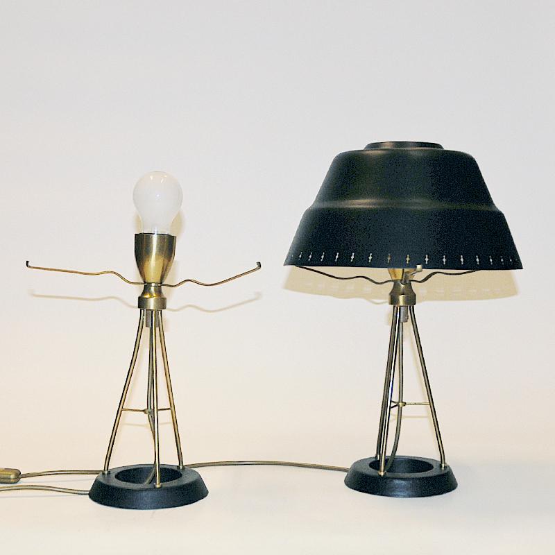 Schwarzes und klassisches Paar Tischlampen aus Metall von Uppsala Armaturfabriks 1950s (Lackiert) im Angebot