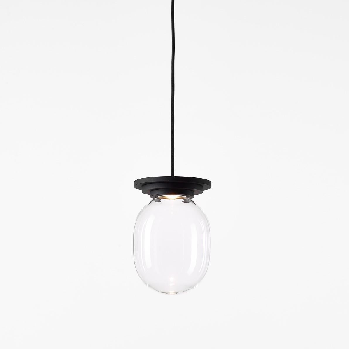 Moderno Lampada a sospensione a capsula Stratos Big in nero e trasparente di Dechem Studio A in vendita