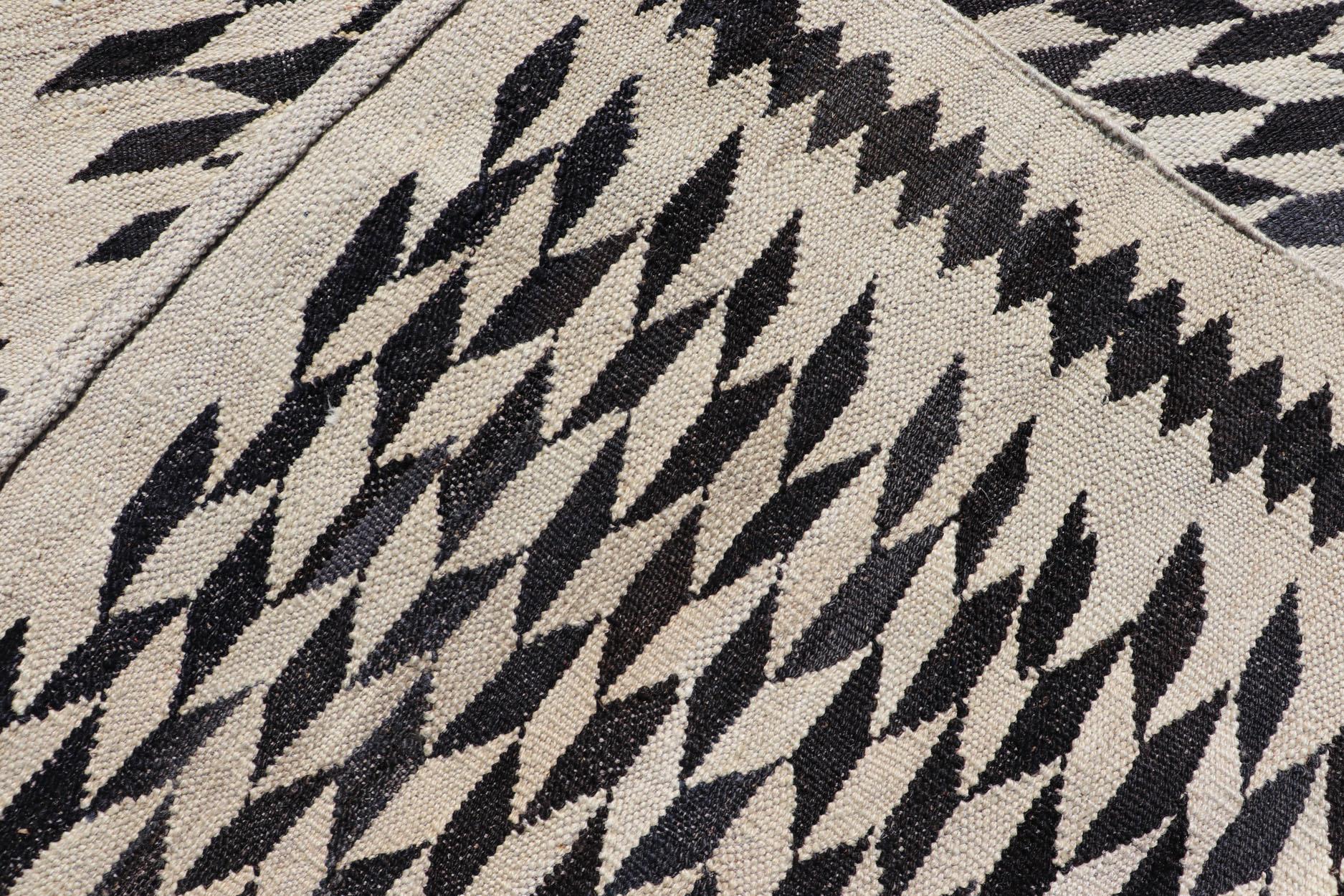 Black and Cream Checkered Kilim with Tribal Motif Modern Kilim In New Condition In Atlanta, GA