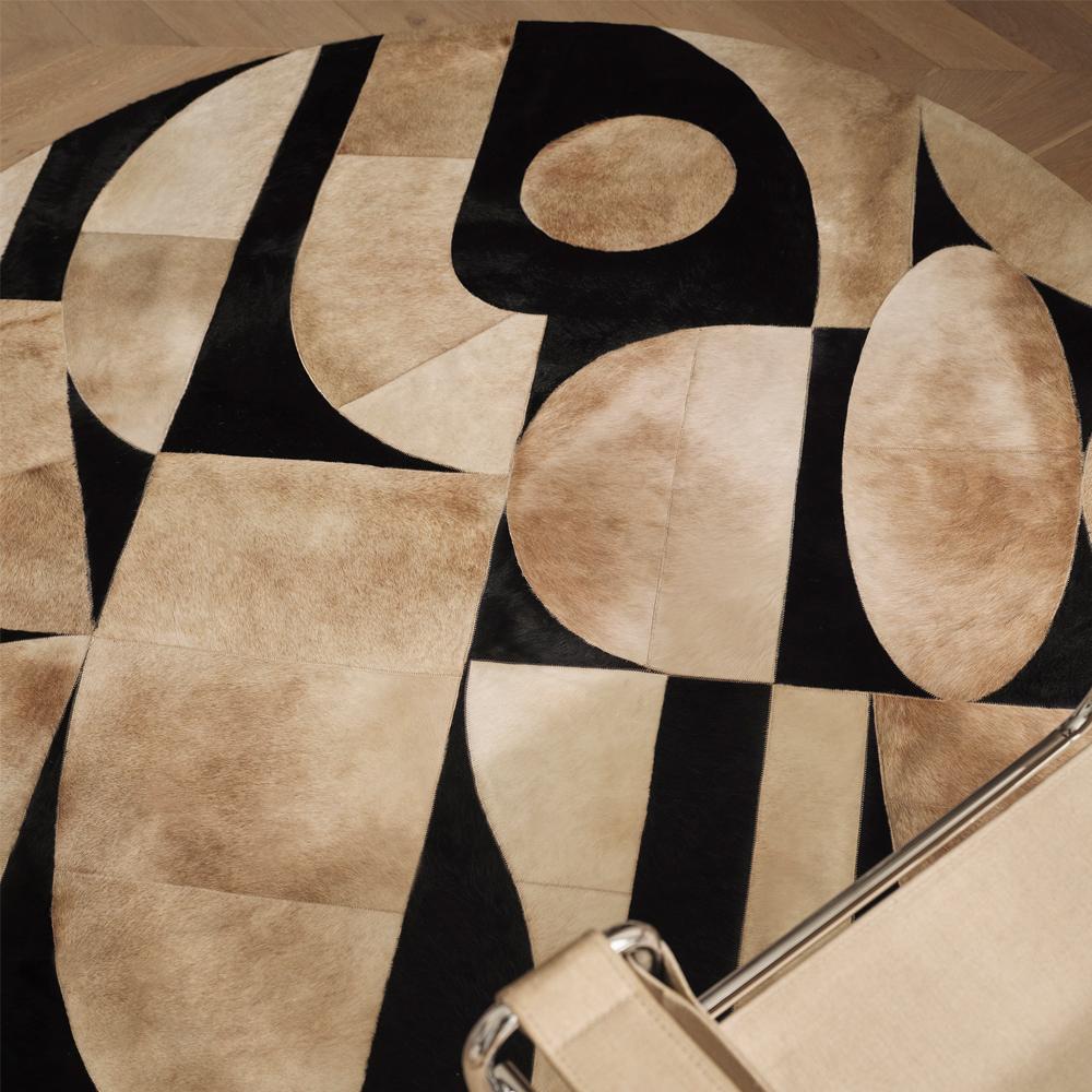 Alfombra Postmoderna Redonda Personalizable Negra y Crema Grande Cuero de vaca en venta