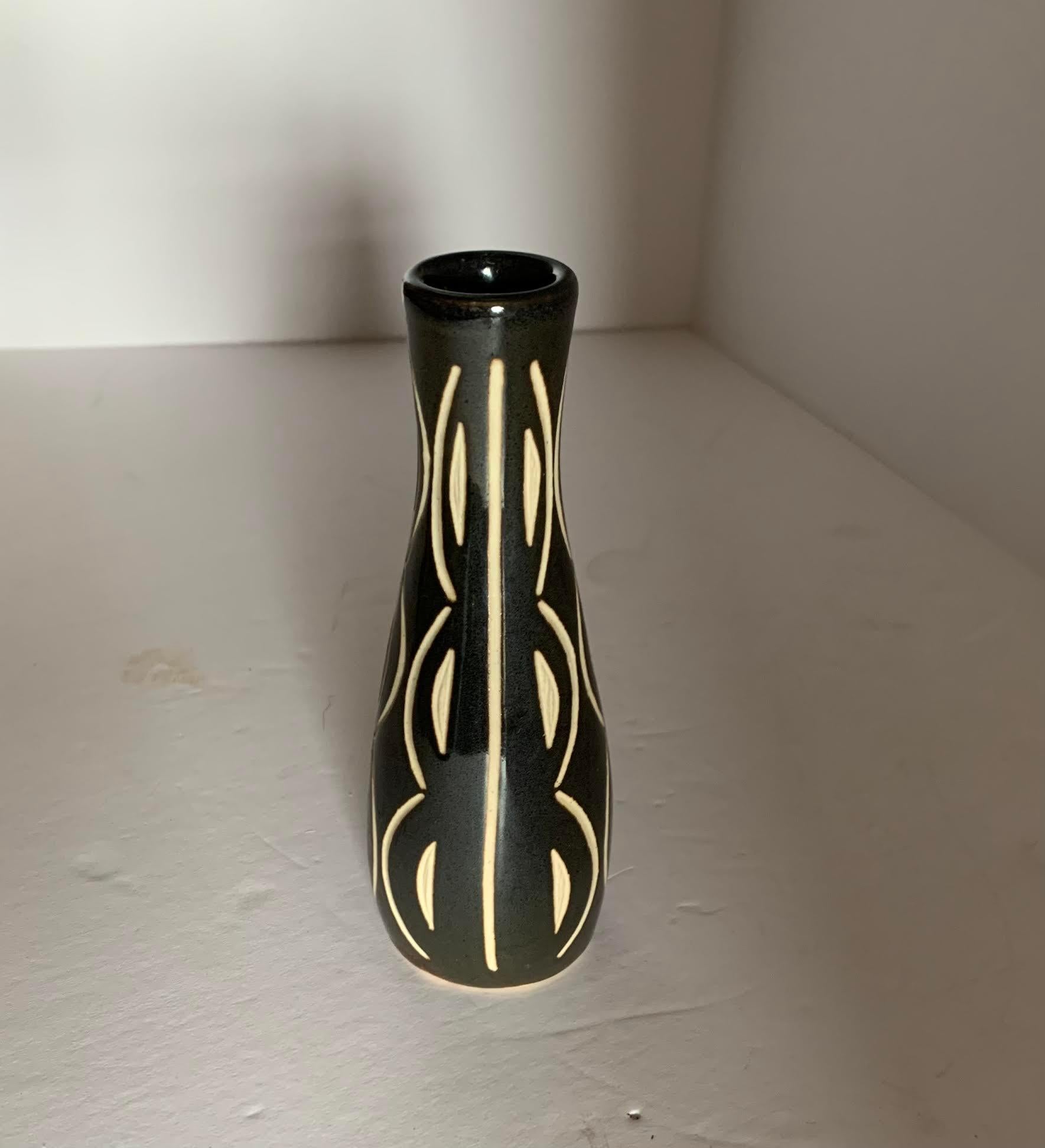 Mid century East German vase.
Black with cream decorative design.
Part of a large collection.