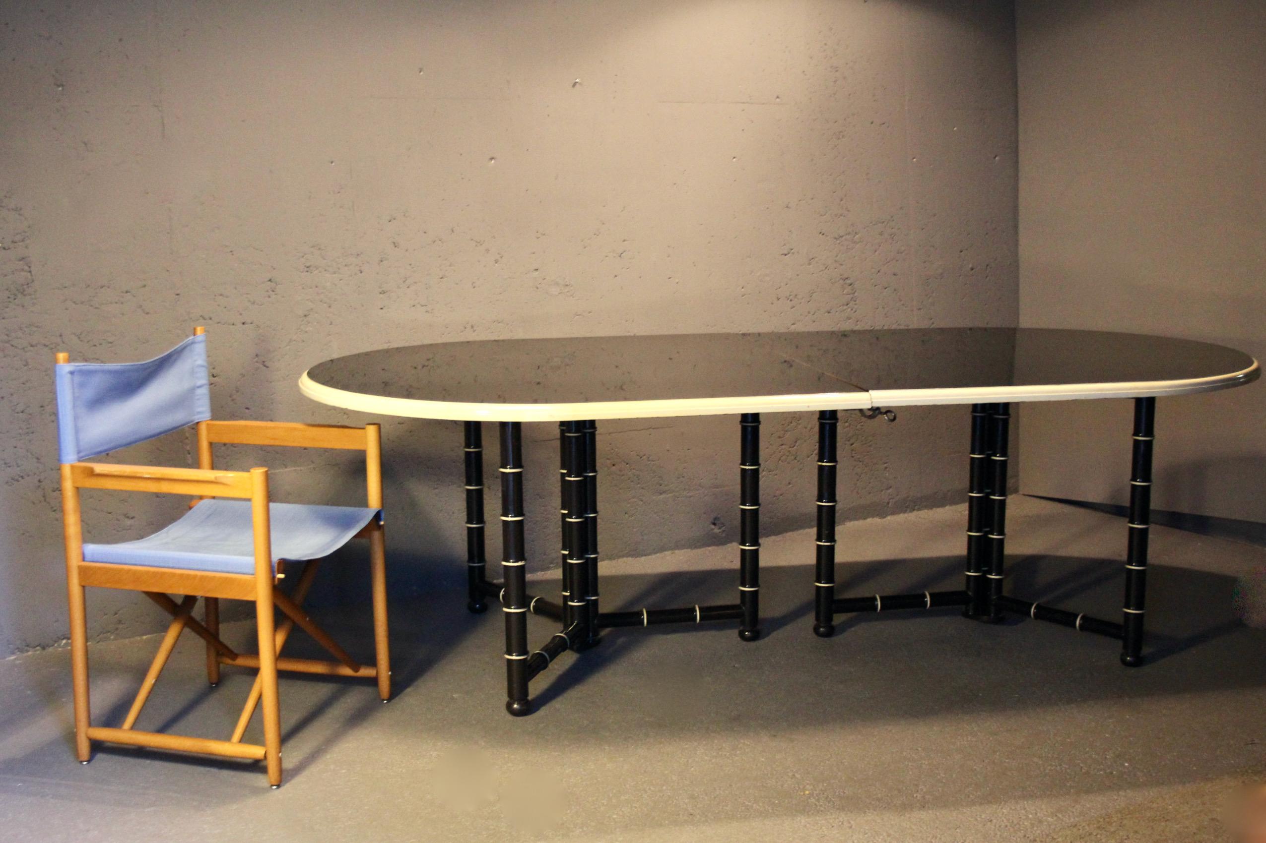 Table de salle à manger en bois laqué noir et crème avec 3 rallonges en vente 6