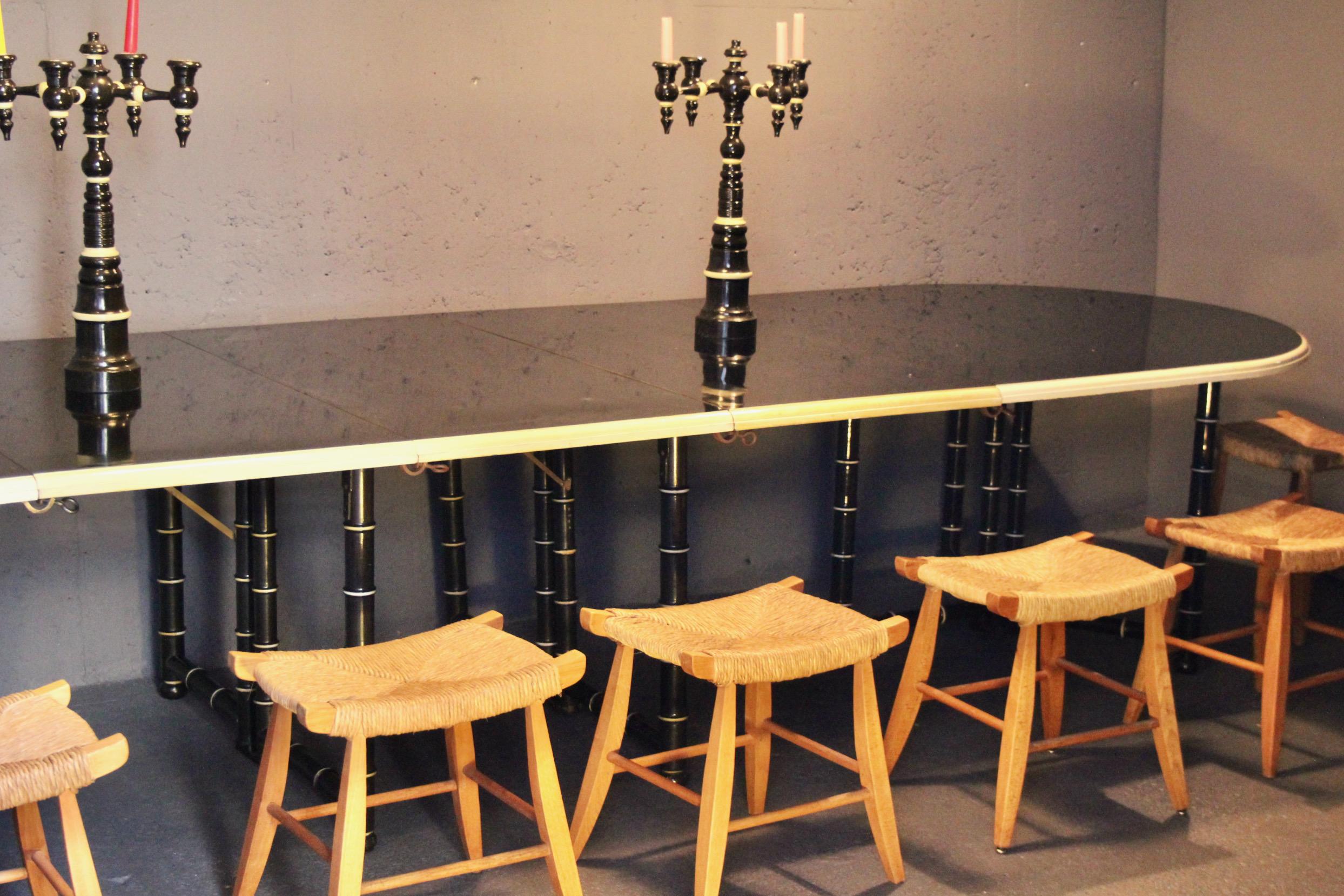 Table de salle à manger en bois laqué noir et crème avec 3 rallonges en vente 3