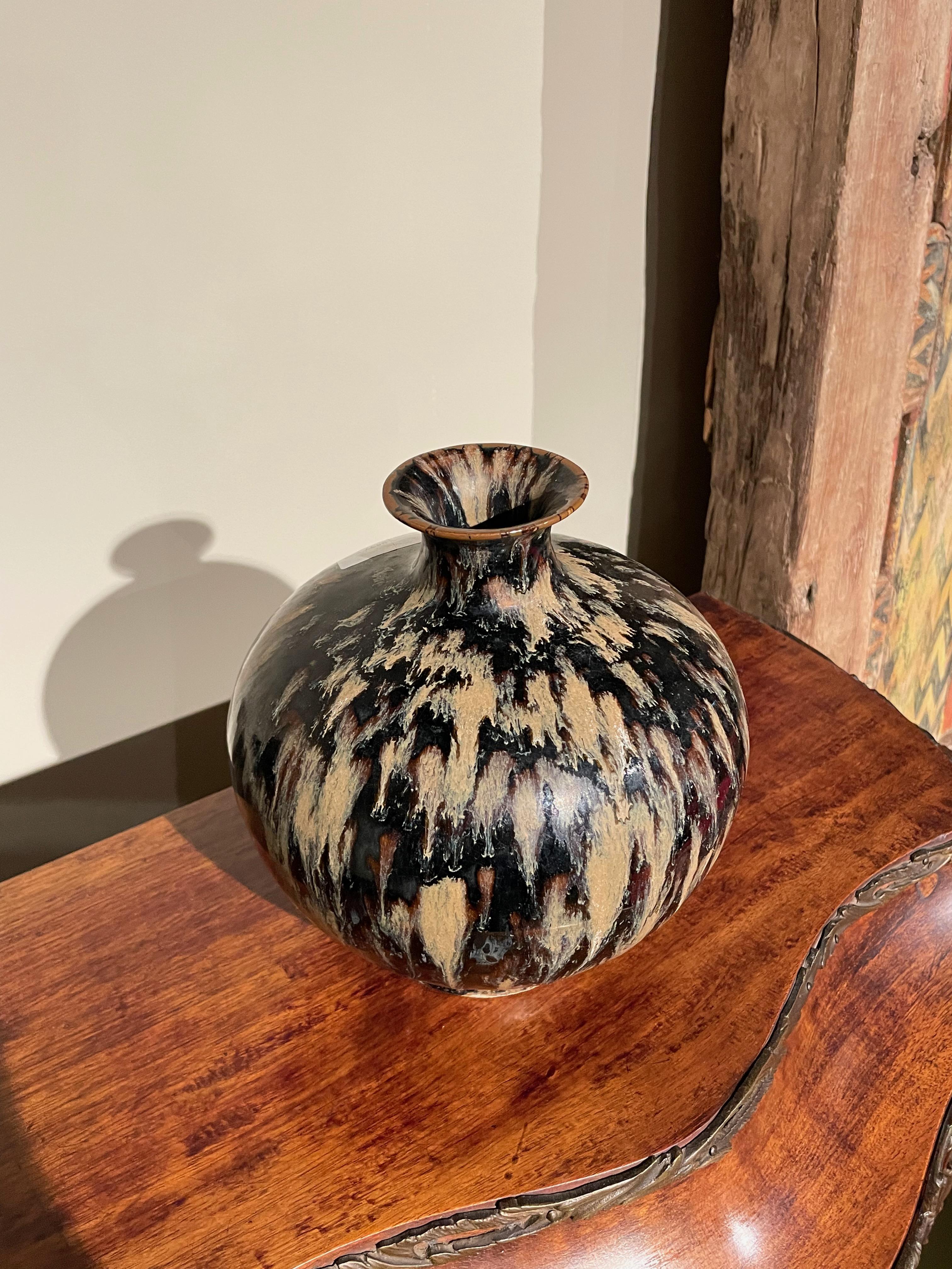 Black and Cream Splatter Glaze Squat Shape Vase, China, Contemporary In New Condition In New York, NY