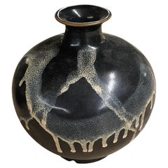 Vase mit schwarzer und cremefarbener Spritzglasur, China, Contemporary
