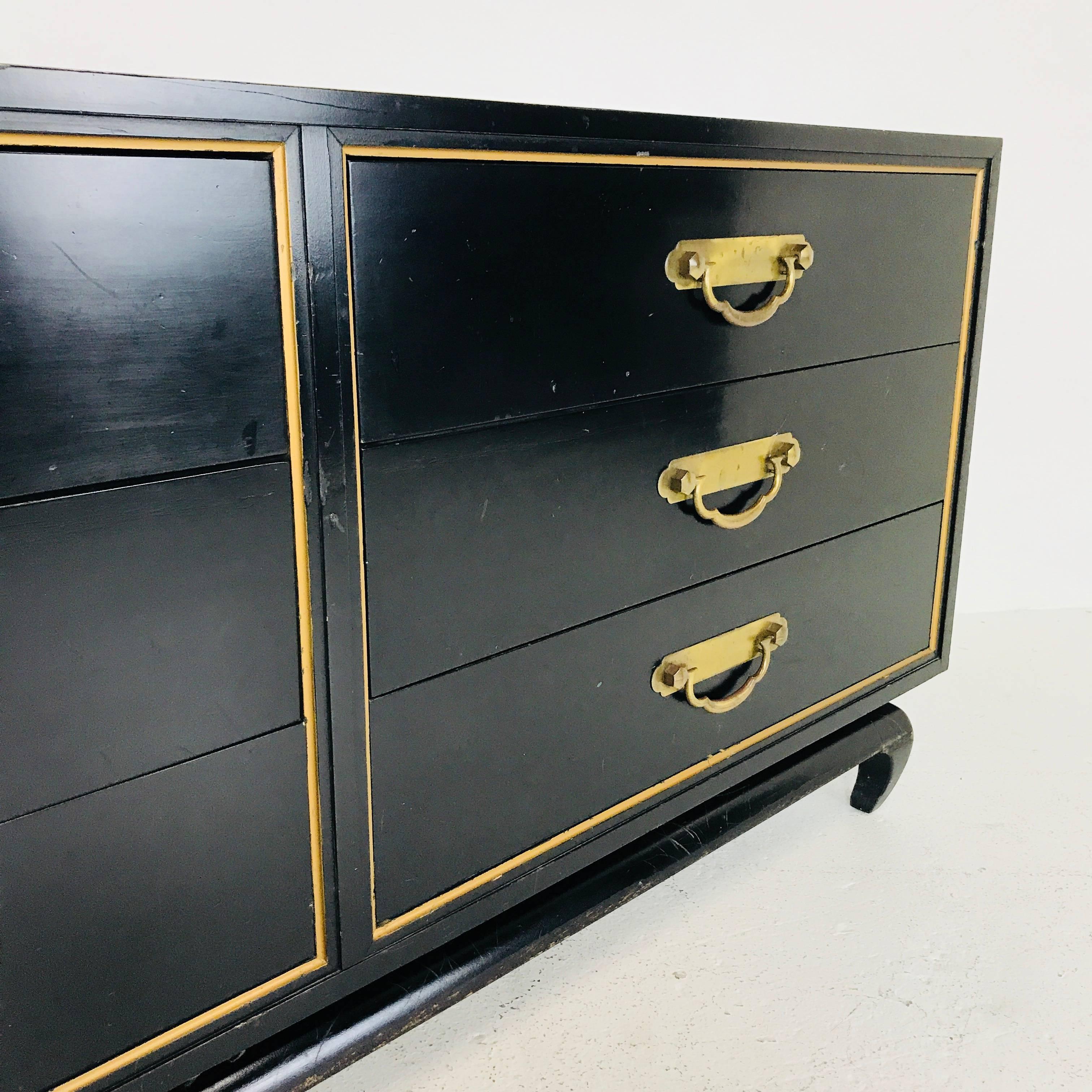Black and gold Asian dresser by American of Martinsville. Dresser need refinishing but in overall good vintage condition.

Dimensions:
68