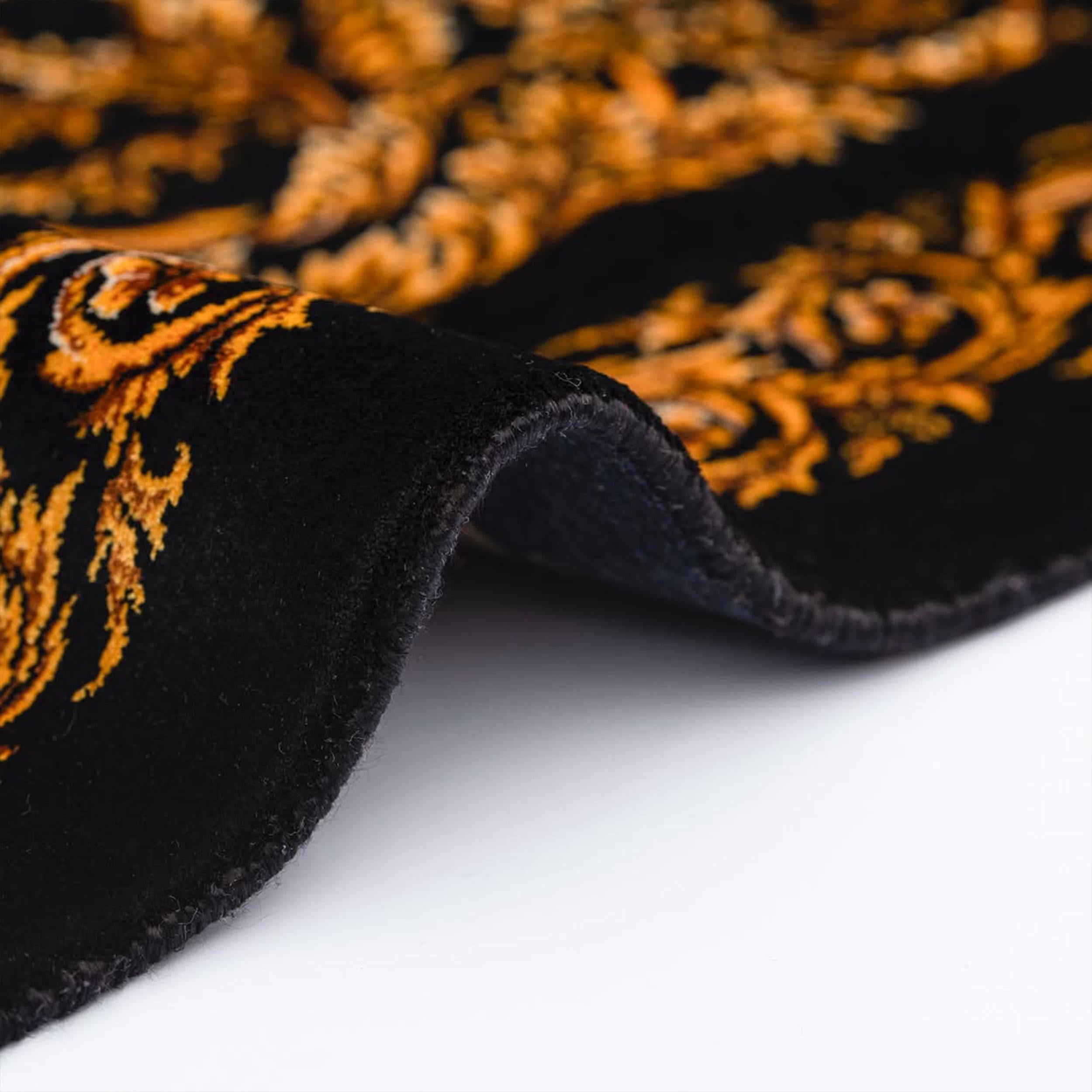 Barocco Tappeto di seta barocco nero e oro in stile persiano, 150x225 cm in vendita