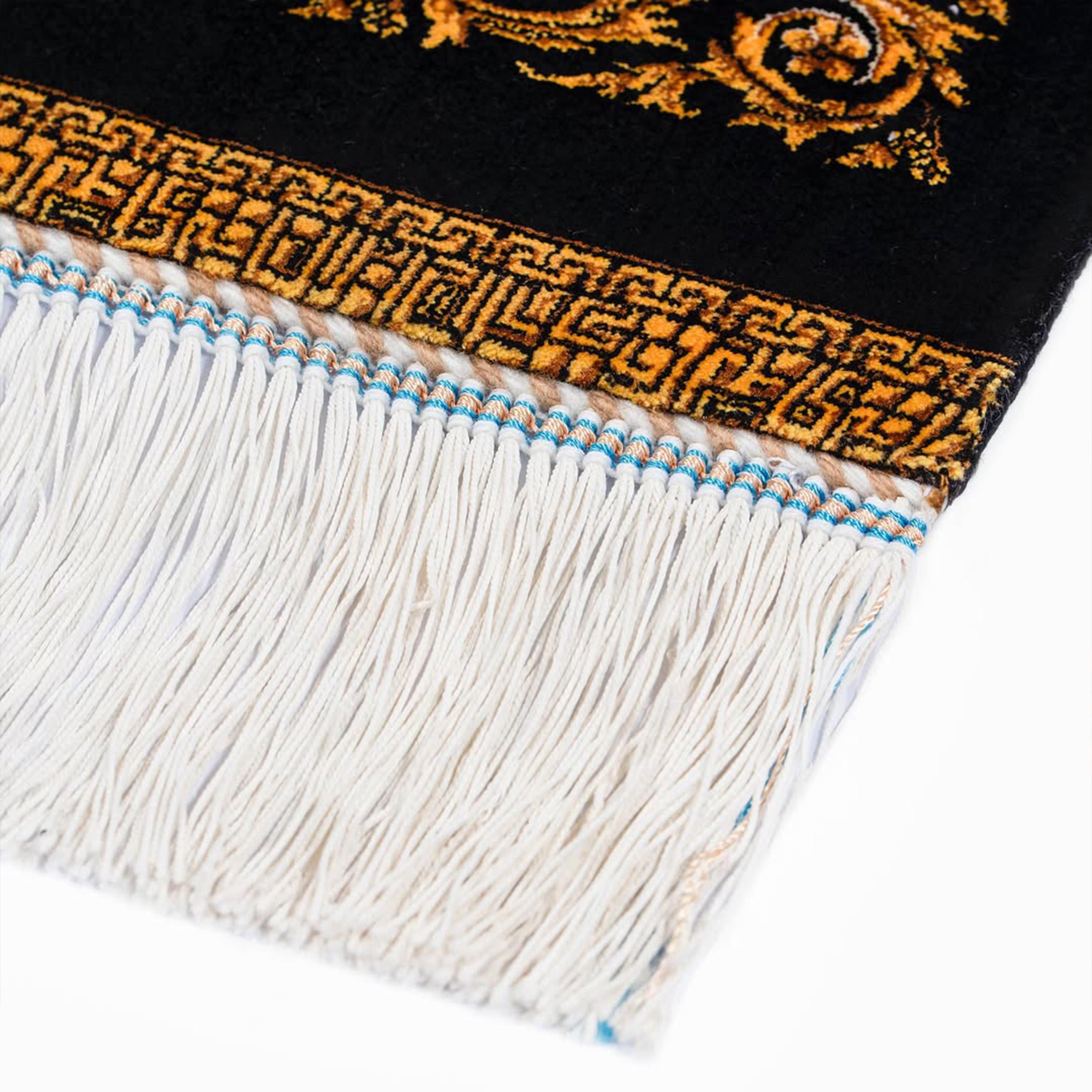 Tintura vegetale Tappeto di seta barocco nero e oro in stile persiano, 150x225 cm in vendita
