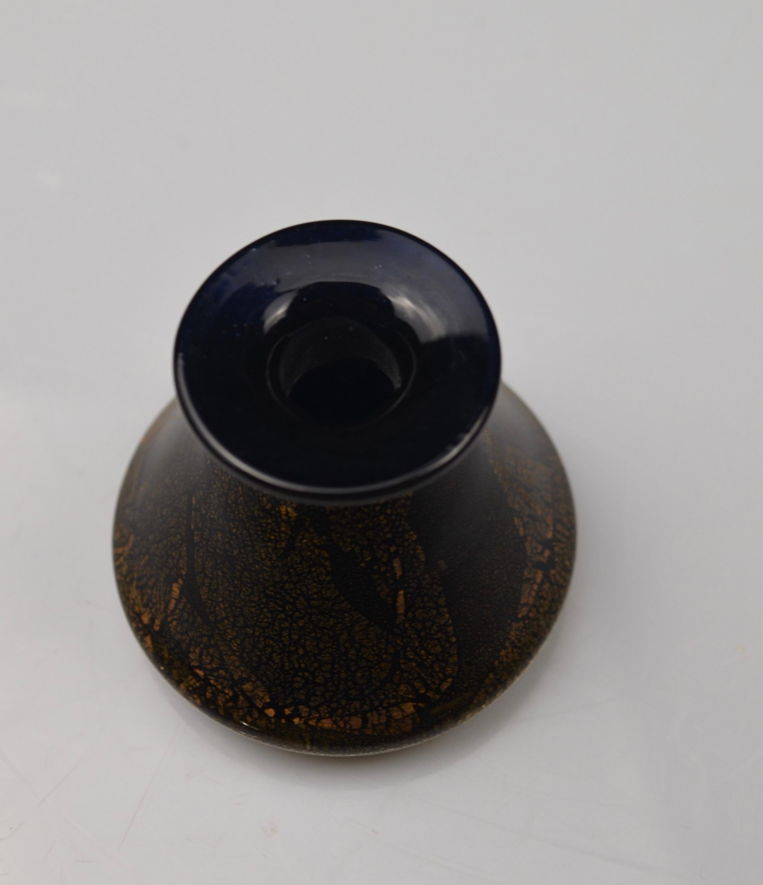 Fine XX secolo Bottiglia per profumo in vetro soffiato nero e oro di Isle of Wight Studio, Inghilterra in vendita
