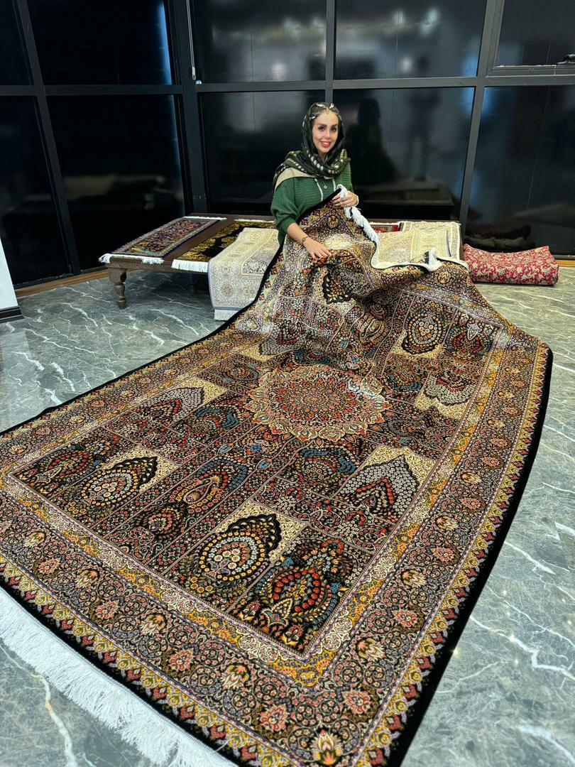 Schwarzer und goldener Boteh-Stil Persischer Teppich aus reiner Seide, iranisches Kunsthandwerk, 0045 im Zustand „Neu“ im Angebot in Pudsey, GB