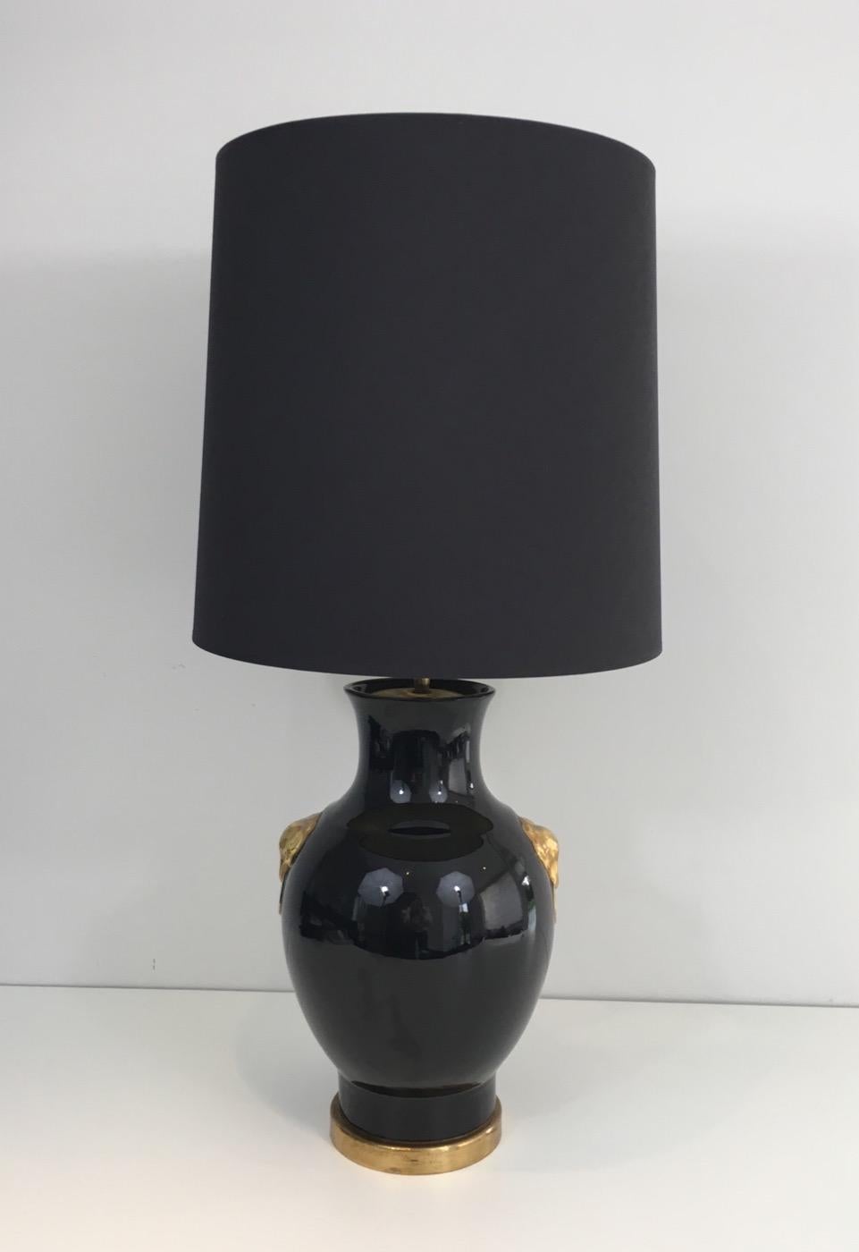 Lampe de bureau en céramique noire et dorée, française, vers 1970 3