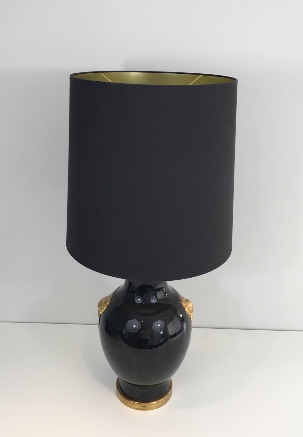 Lampe de bureau en céramique noire et dorée, française, vers 1970 4