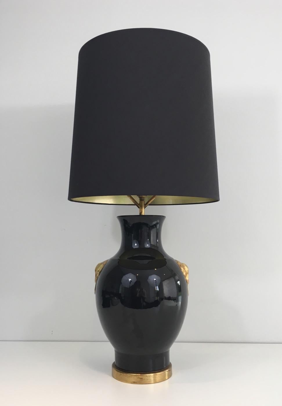 Lampe de bureau en céramique noire et dorée, française, vers 1970 2