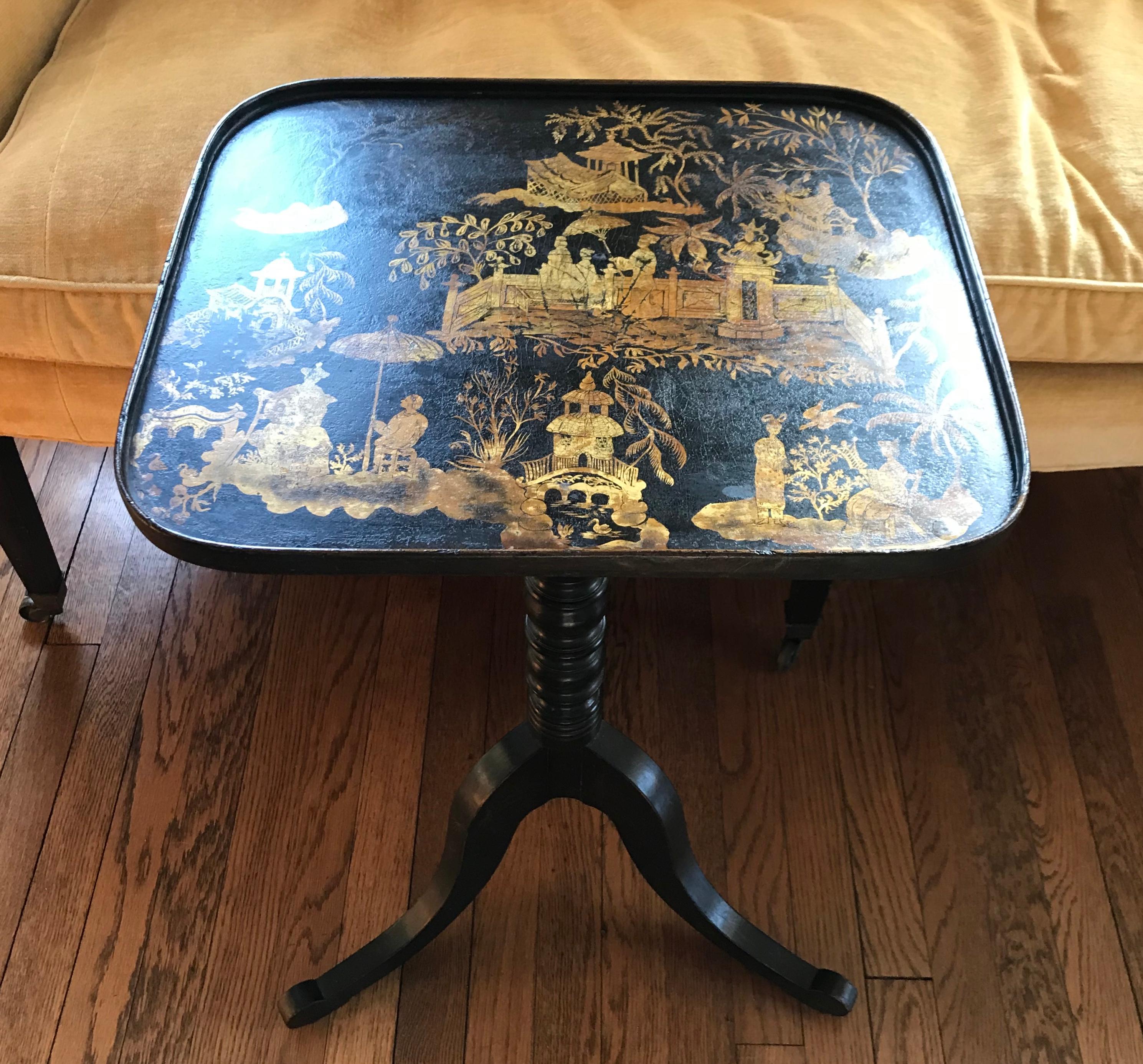 Black and Gilt Chinoiserie Japanned Side Table In Good Condition In New York, NY